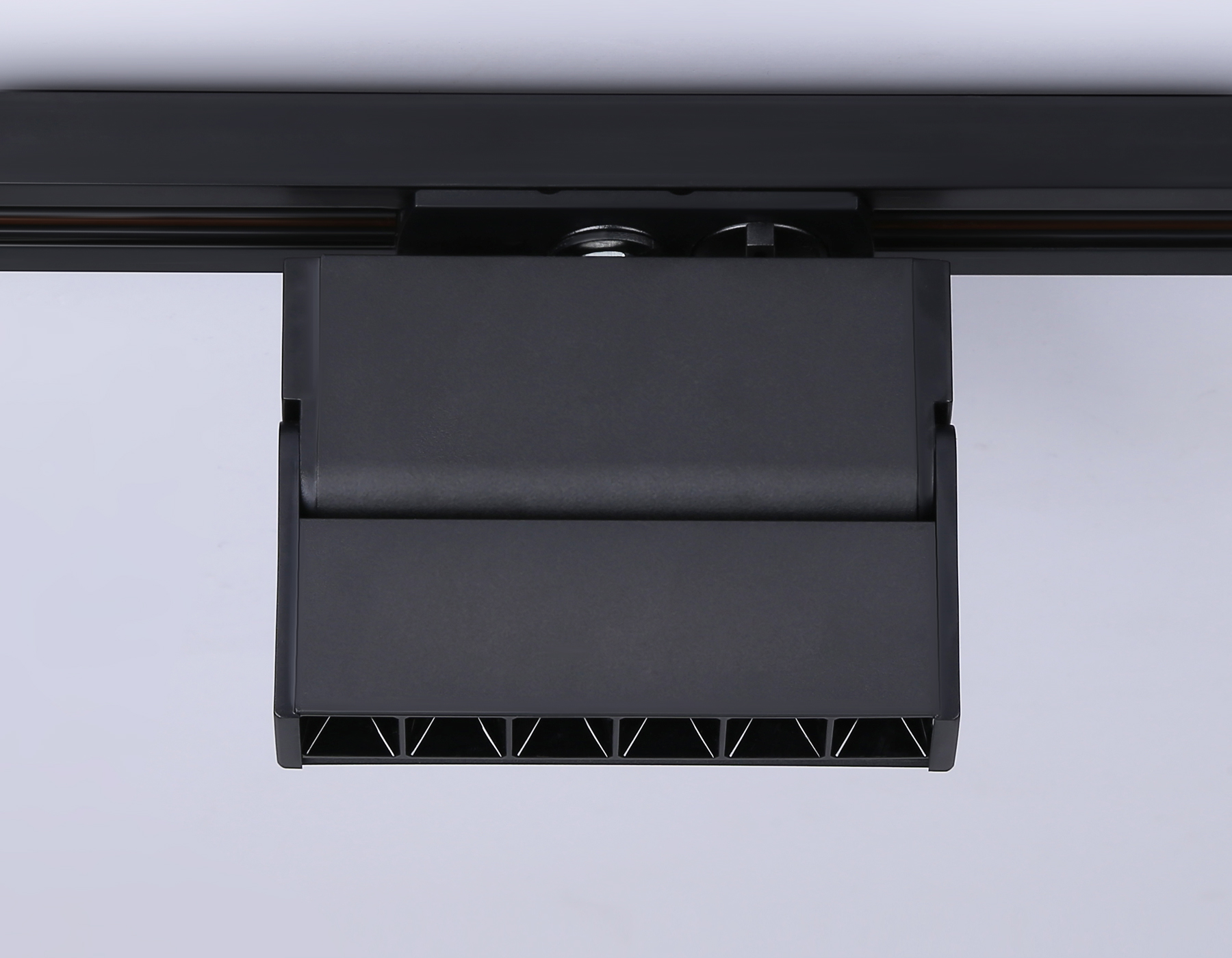 Трековый однофазный светодиодный светильник GL6813 BK черный LED 6W 3000K 24° 115*22*87