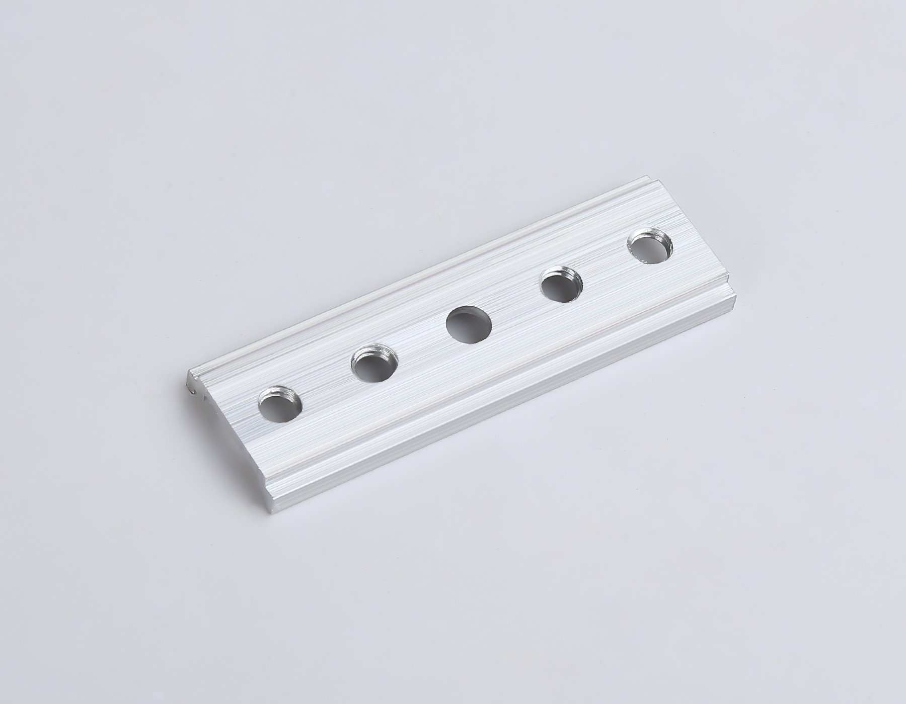 Соединитель для накладного шинопровода Magnetic GL3618 AL алюминий соединитель для накладного шинопровода Magnetic 100*22*1.5