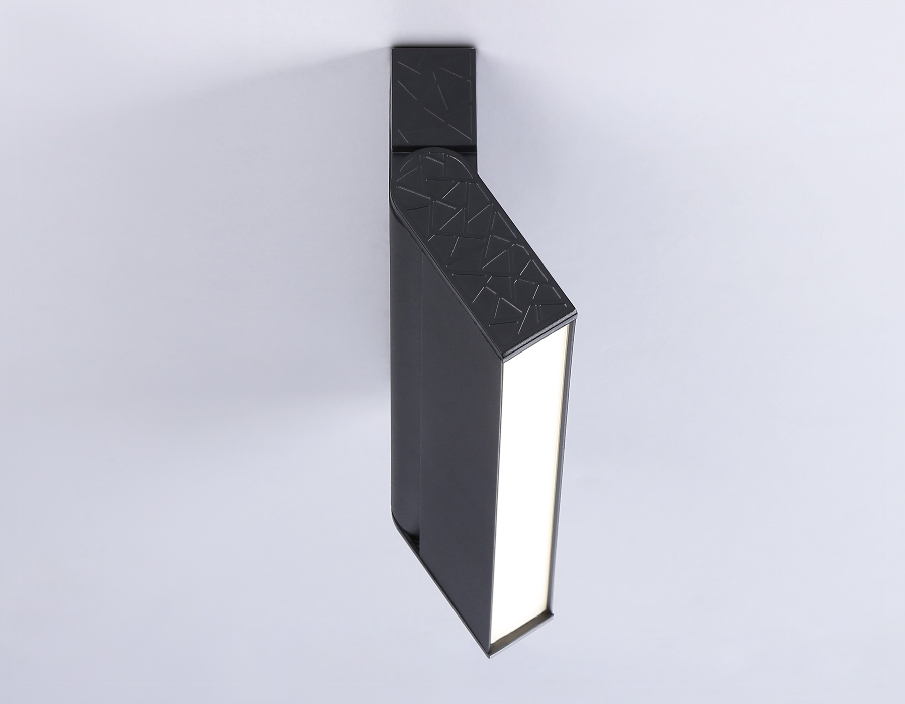 Поворотный потолочный светодиодный светильник TA1821 BK черный LED 12W 4200K 230*22*87