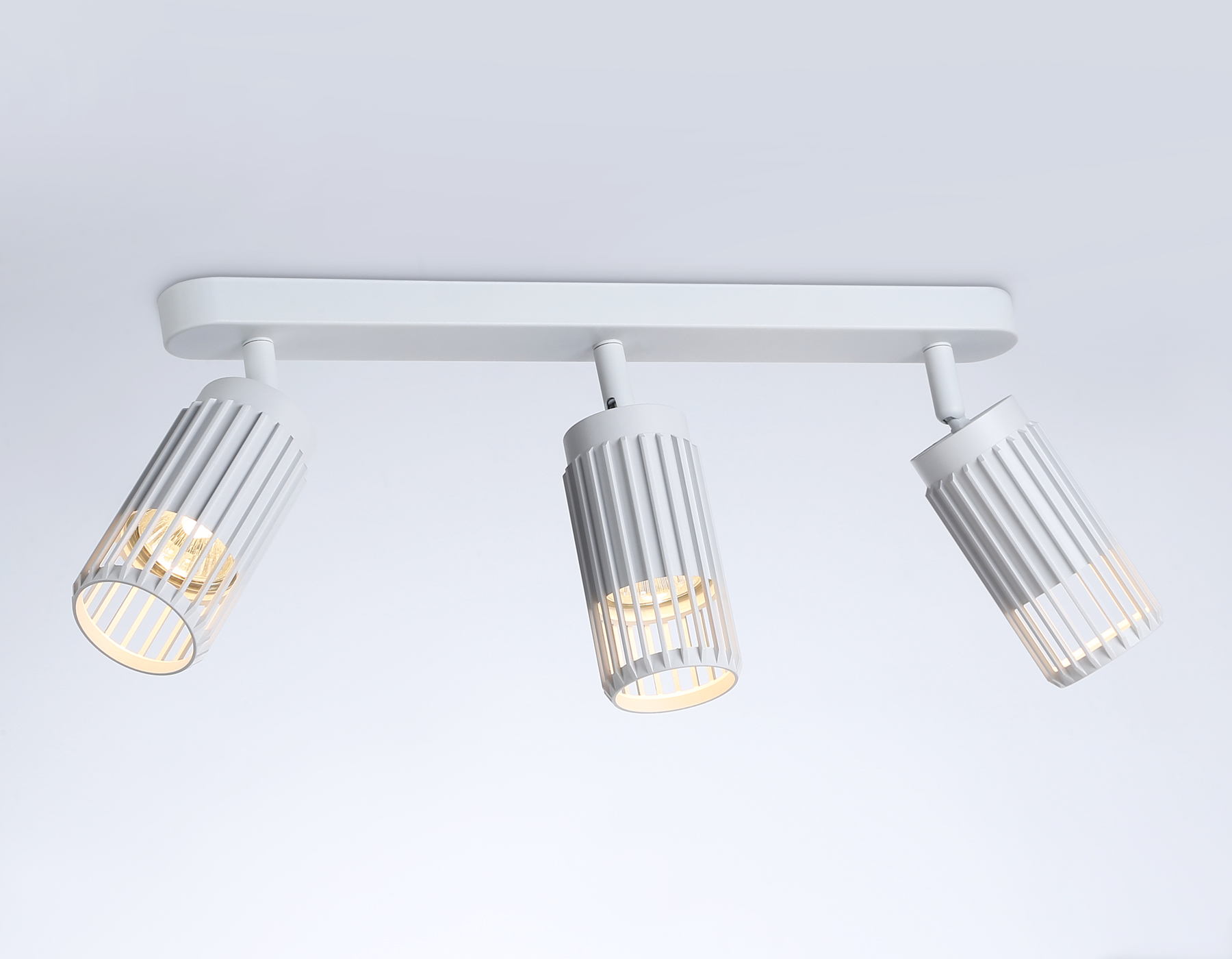 Настенно-потолочный поворотный спот со сменной лампой GU10 TN51688/3 WH белый GU10/3 260*60*180