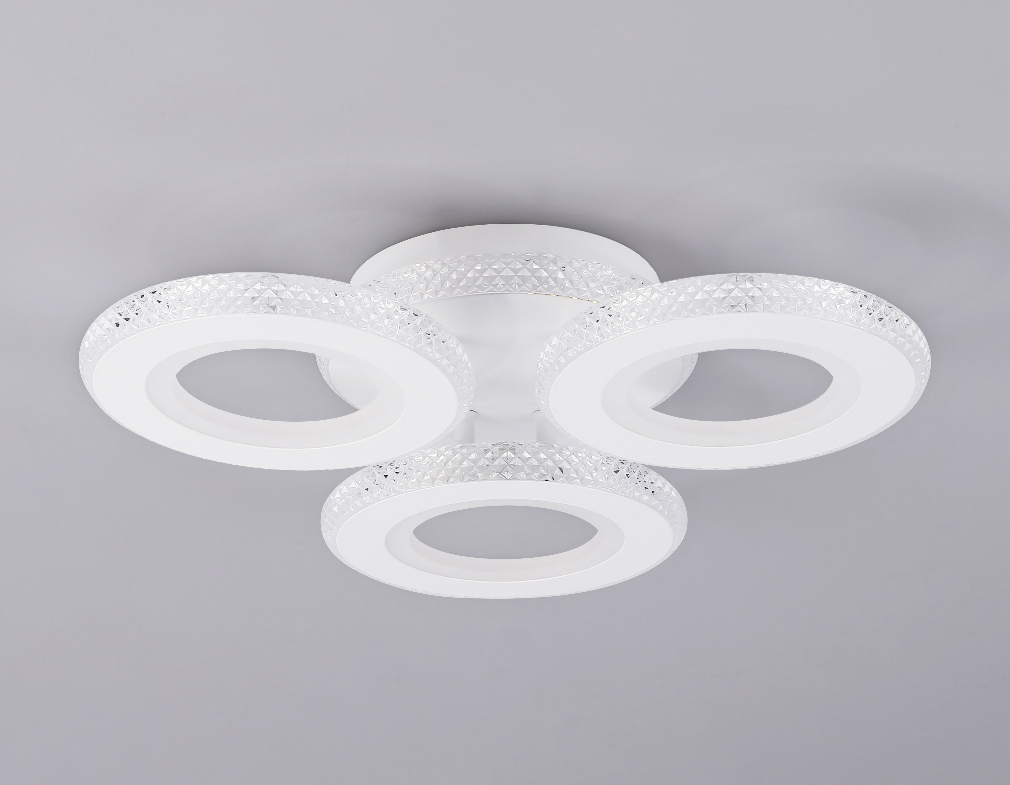 Потолочный светодиодный светильник с пультом FA8866/3 WH белый 3000K-6400K 38W 390*360*80 (ПДУ ИК)