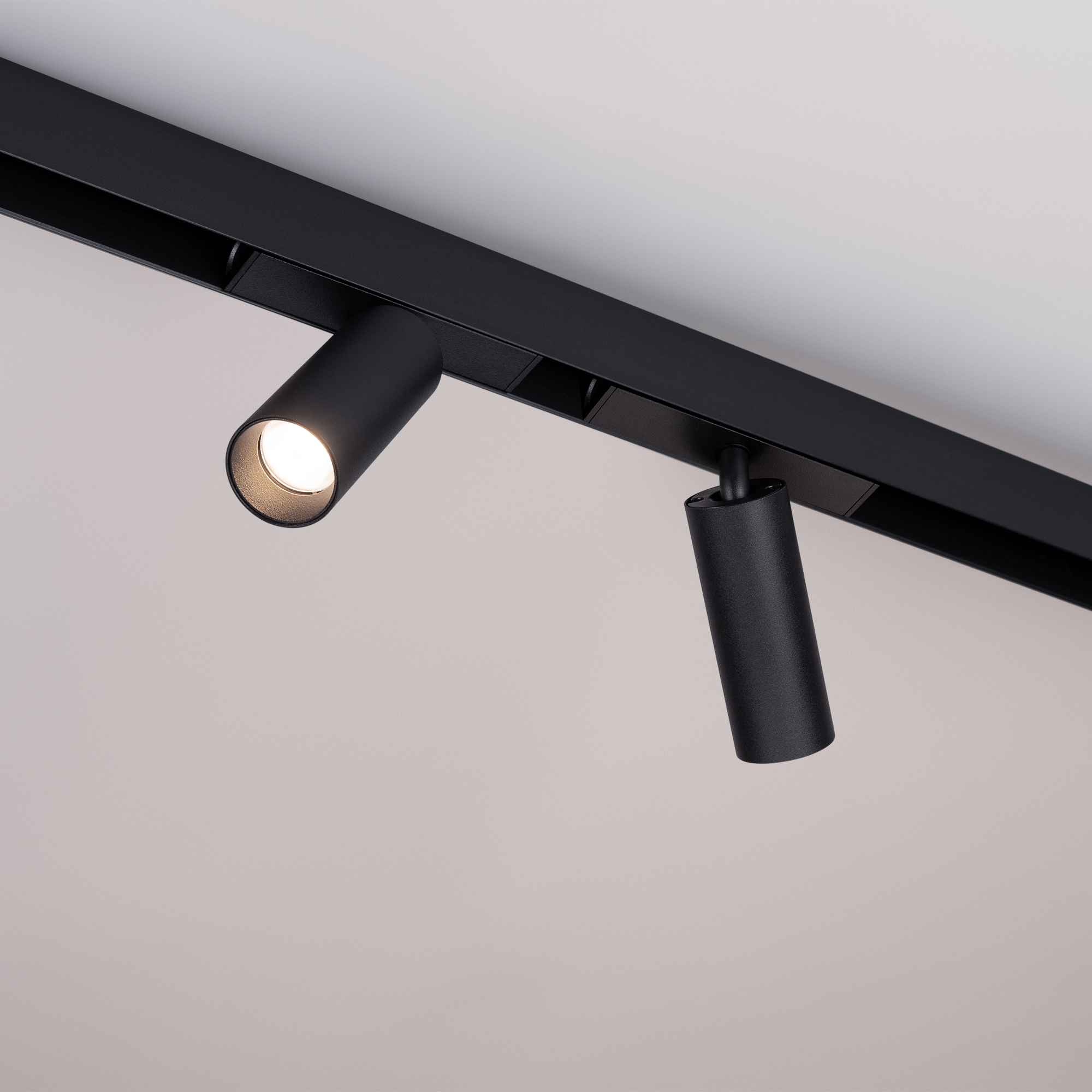 Светильник MAG-SPOT-25-R90-9W Day4000 (BK, 30 deg, 24V) (Arlight, IP20 Металл, 5 лет) 033240