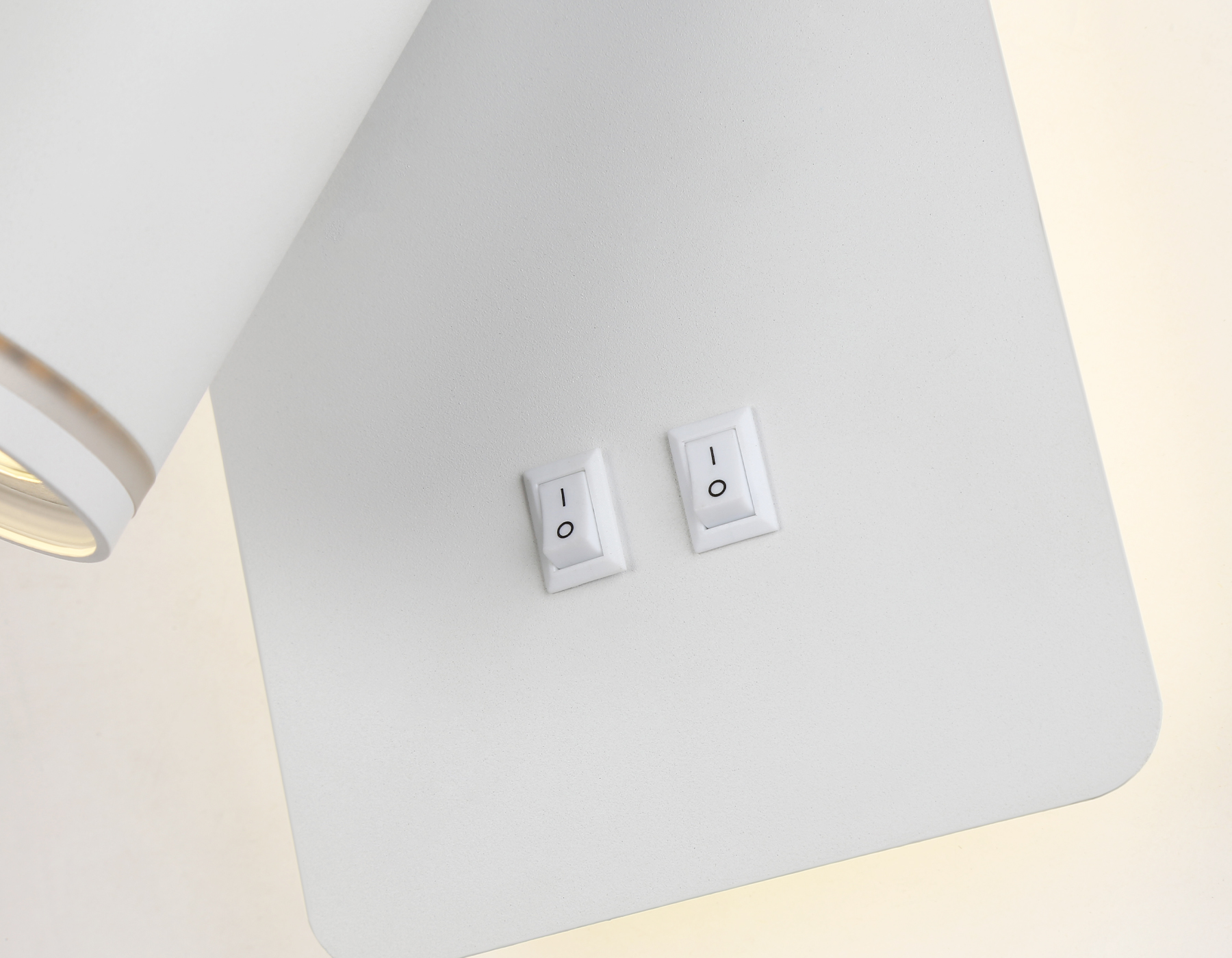 Настенный светильник с выключателем FW2465 WH белый LED 4200K 9W 185*105*150