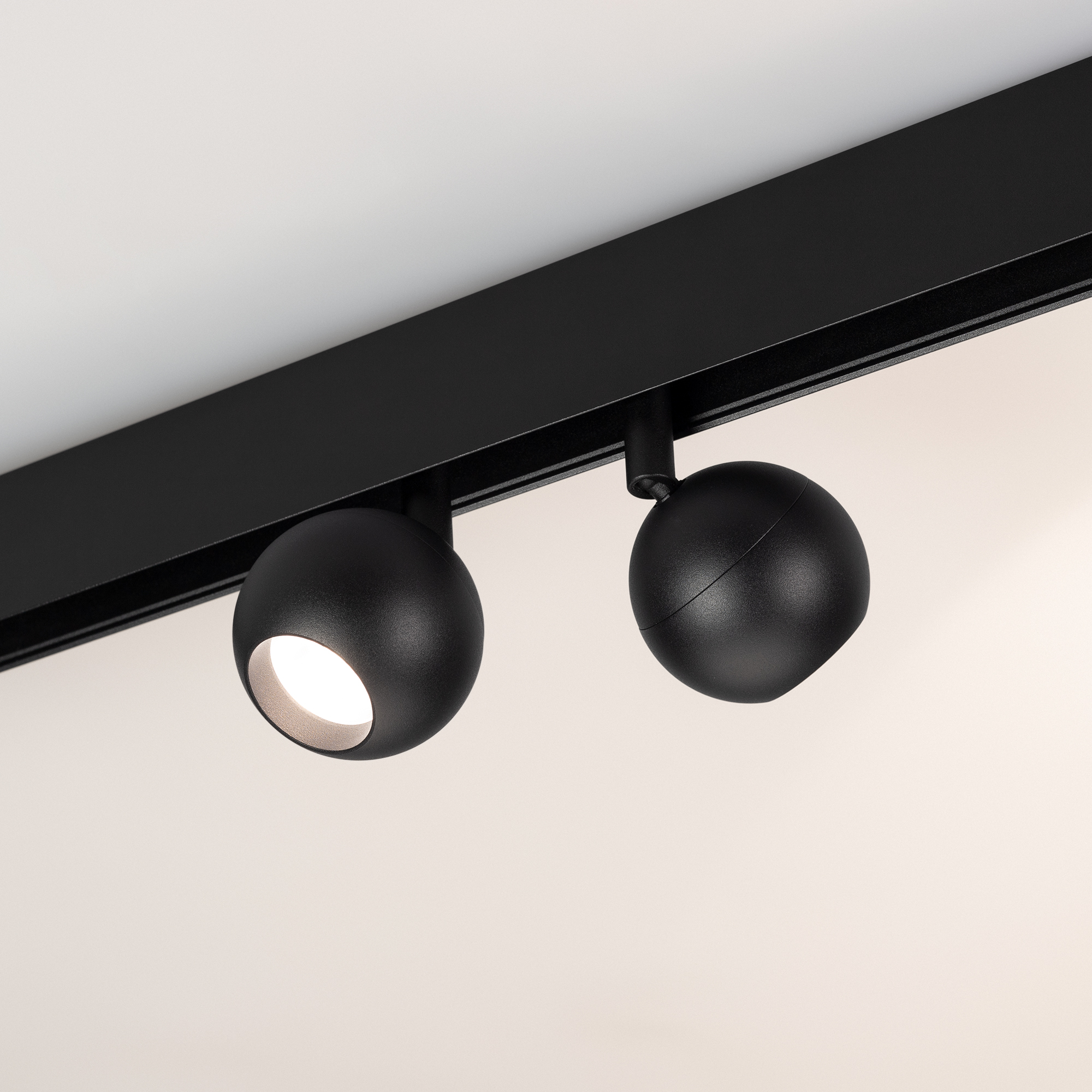 Светильник MAG-ORIENT-ORB-R60-10W Day4000 (BK, 35 deg, 48V) (Arlight, IP20 Металл, 5 лет) 035758