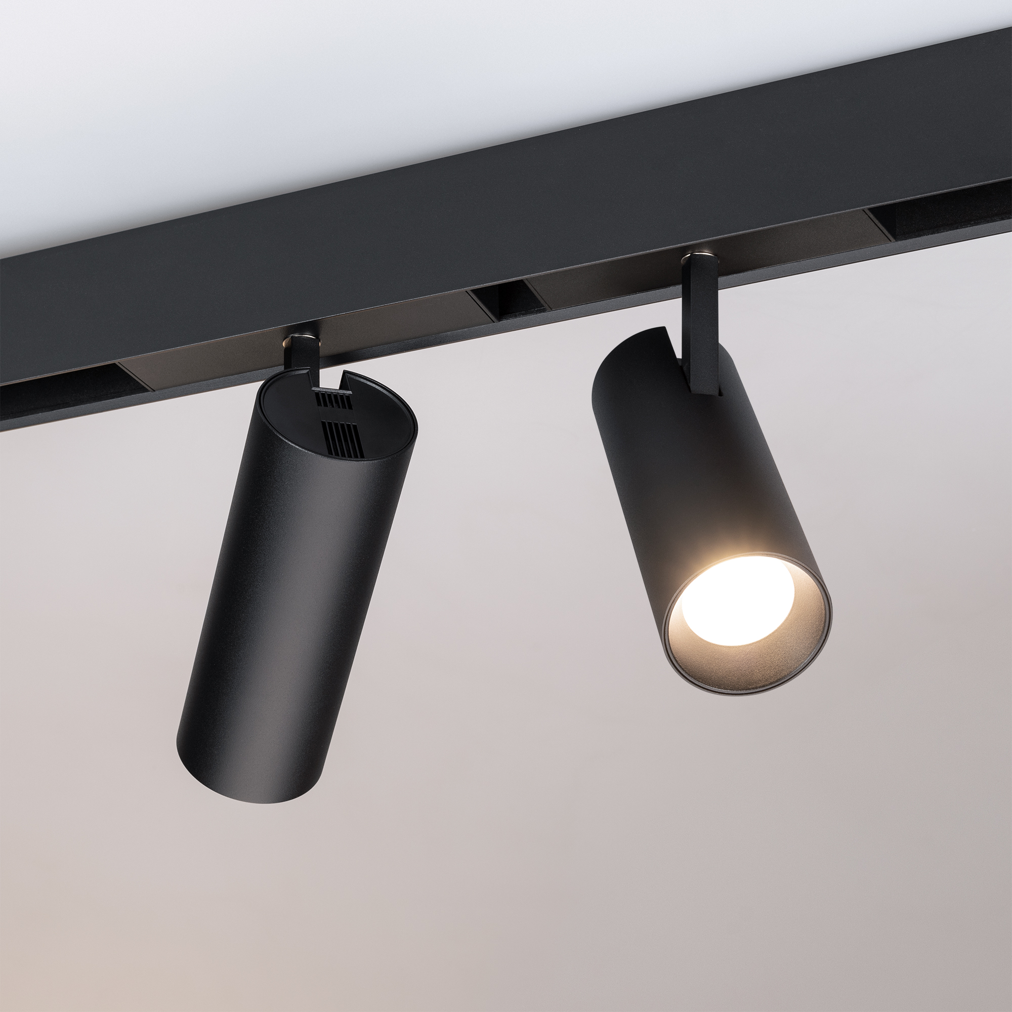 Светильник MAG-SPOT-45-R65-18W Day4000 (BK, 36 deg, 24V) (Arlight, IP20 Металл, 5 лет) 033086