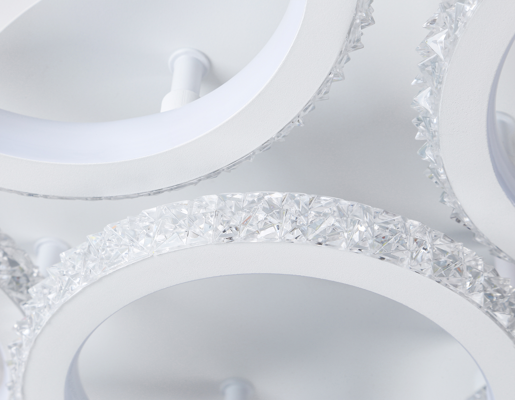 Потолочный светодиодный светильник с пультом FA9531/5+1 WH белый 120W 6400K/3000K D520*110 (ПДУ РАДИО 2.4G)