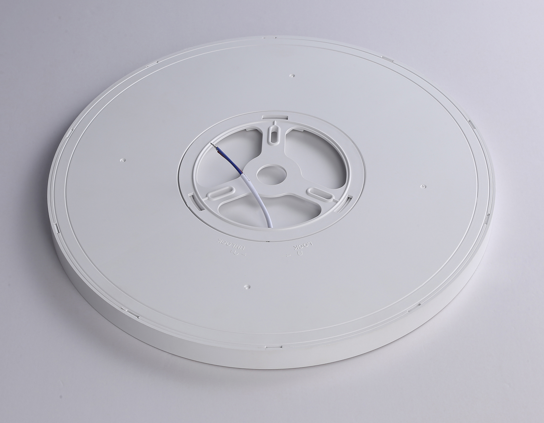 Светильник светодиодный ультратонкий с высокой степенью защиты IP54 FZ1955 WH белый IP54 26W 5000K D370*15 (Без ПДУ)