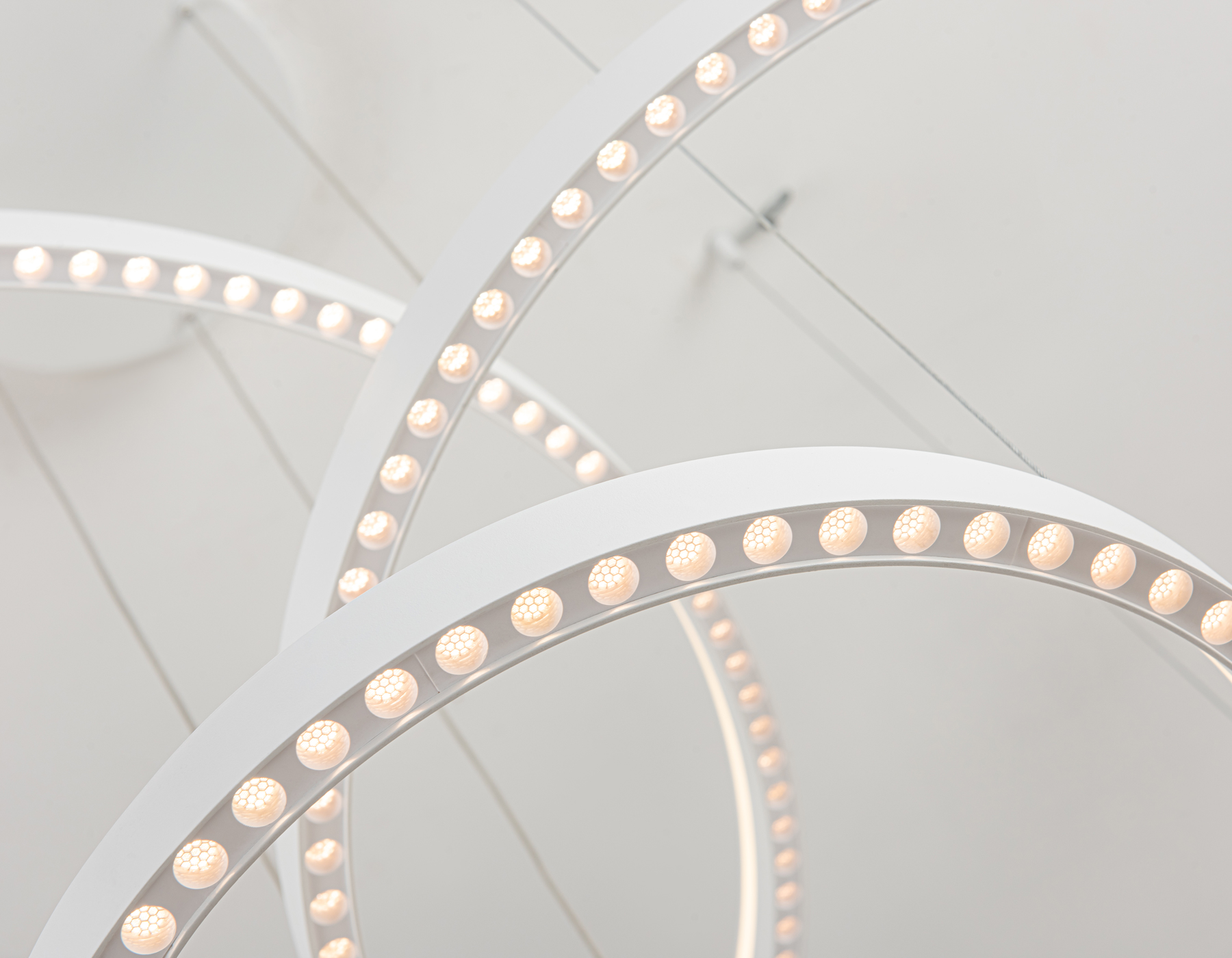 Подвесной светодиодный светильник FL5881/3 WH белый 90W 3000K/4200K/6400K D800/600/400*1070 (без ПДУ)