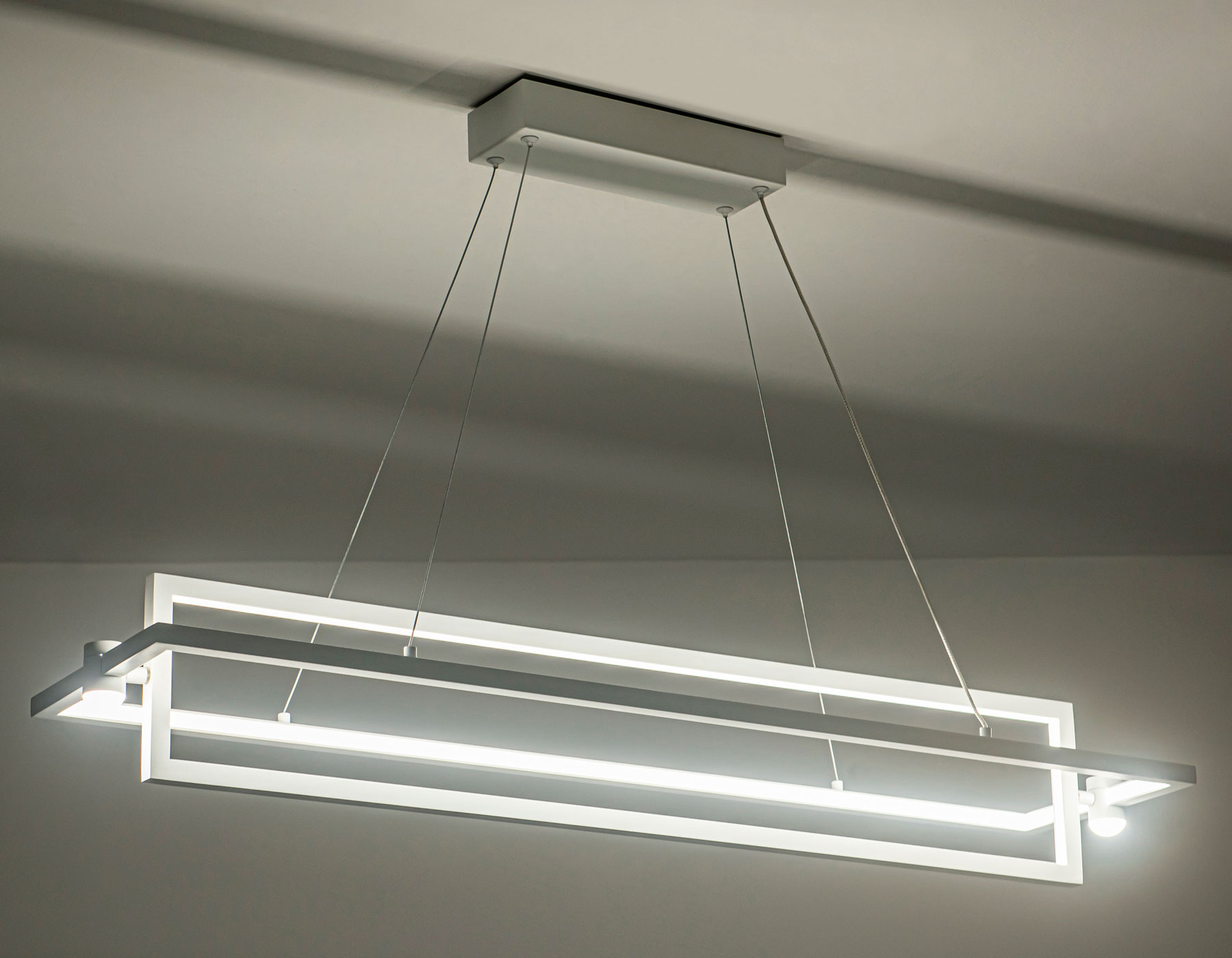 Подвесной светодиодный светильник FL5735/2+2 WH белый 45W 3000K/4200K/6400K 900*220*1300 (без ПДУ)