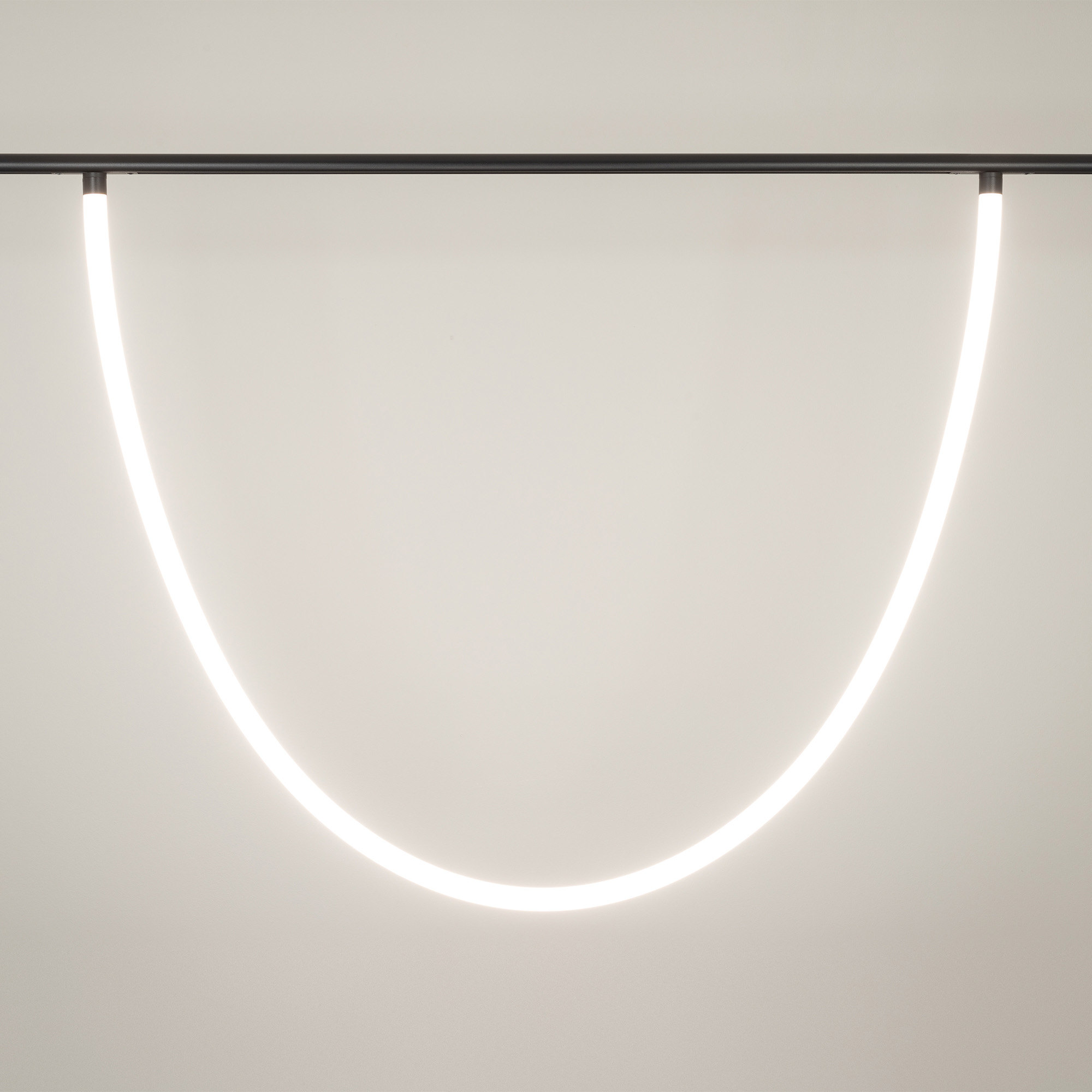 Светильник MAG-FLEX-TUBE-ELASTIC-L5000-70W Day4000 (BK, 360 deg, 48V) (Arlight, IP20 Металл, 3 года) 035385