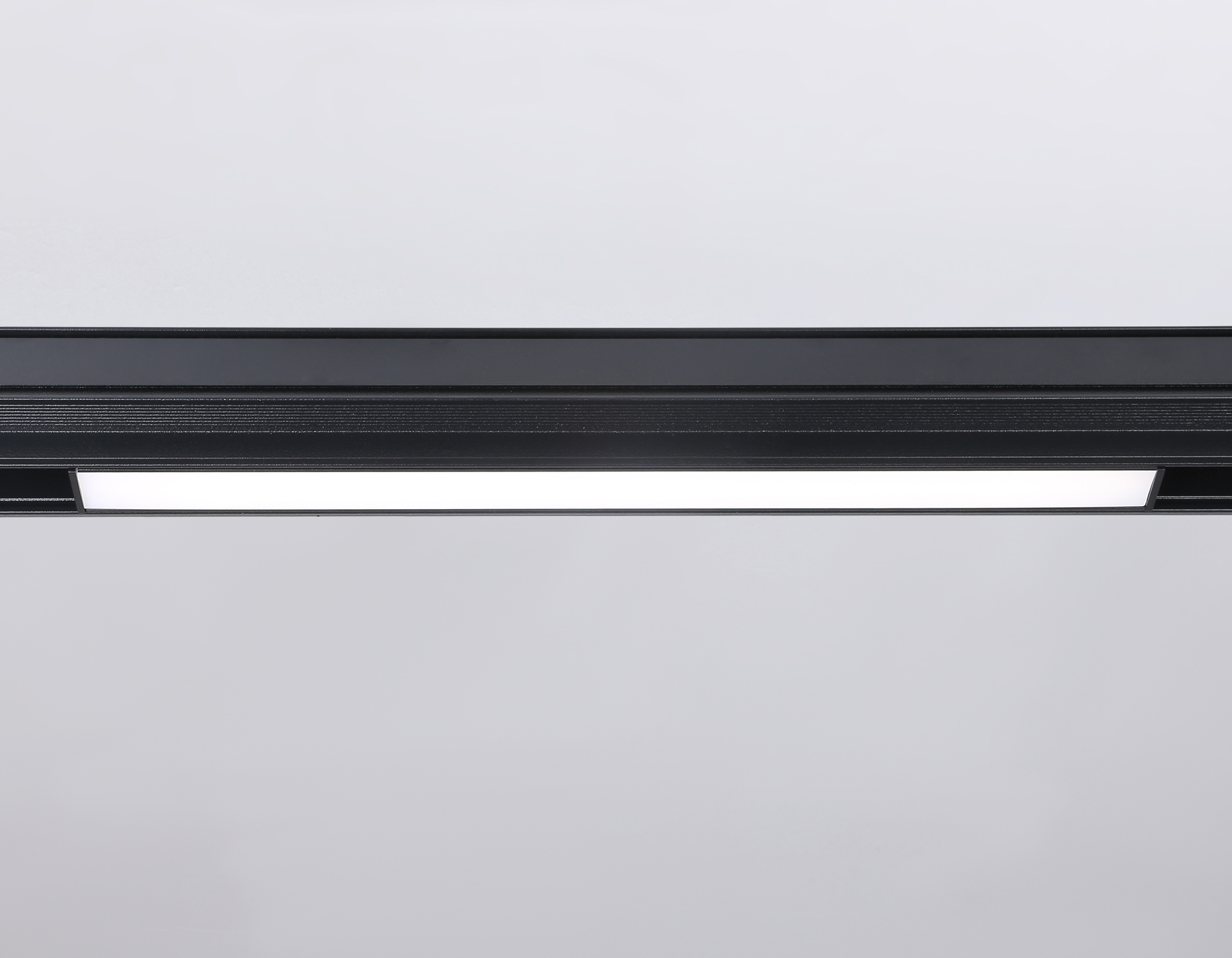 Светильник светодиодный трековый для шинопровода Magnetic GL4004 BK черный IP20 12W 4200K 48V 300*22*45