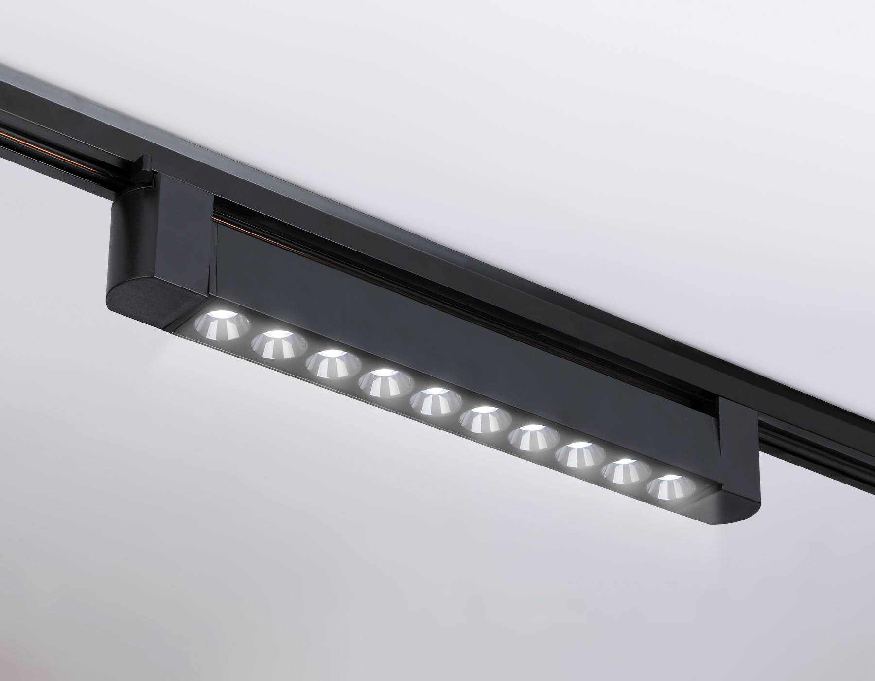 Трековый однофазный светодиодный светильник GL6709 BK черный IP20 20W 4200K 24° 323*35*57