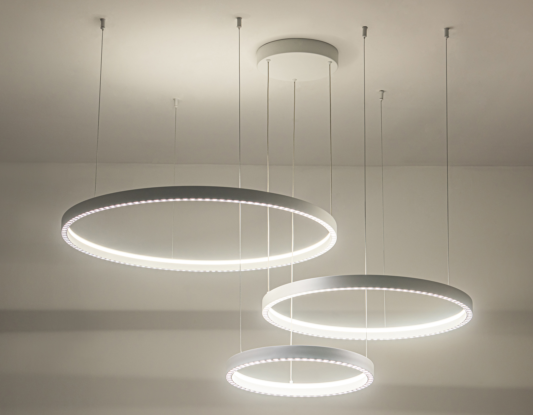 Подвесной светодиодный светильник FL5881/3 WH белый 90W 3000K/4200K/6400K D800/600/400*1070 (без ПДУ)