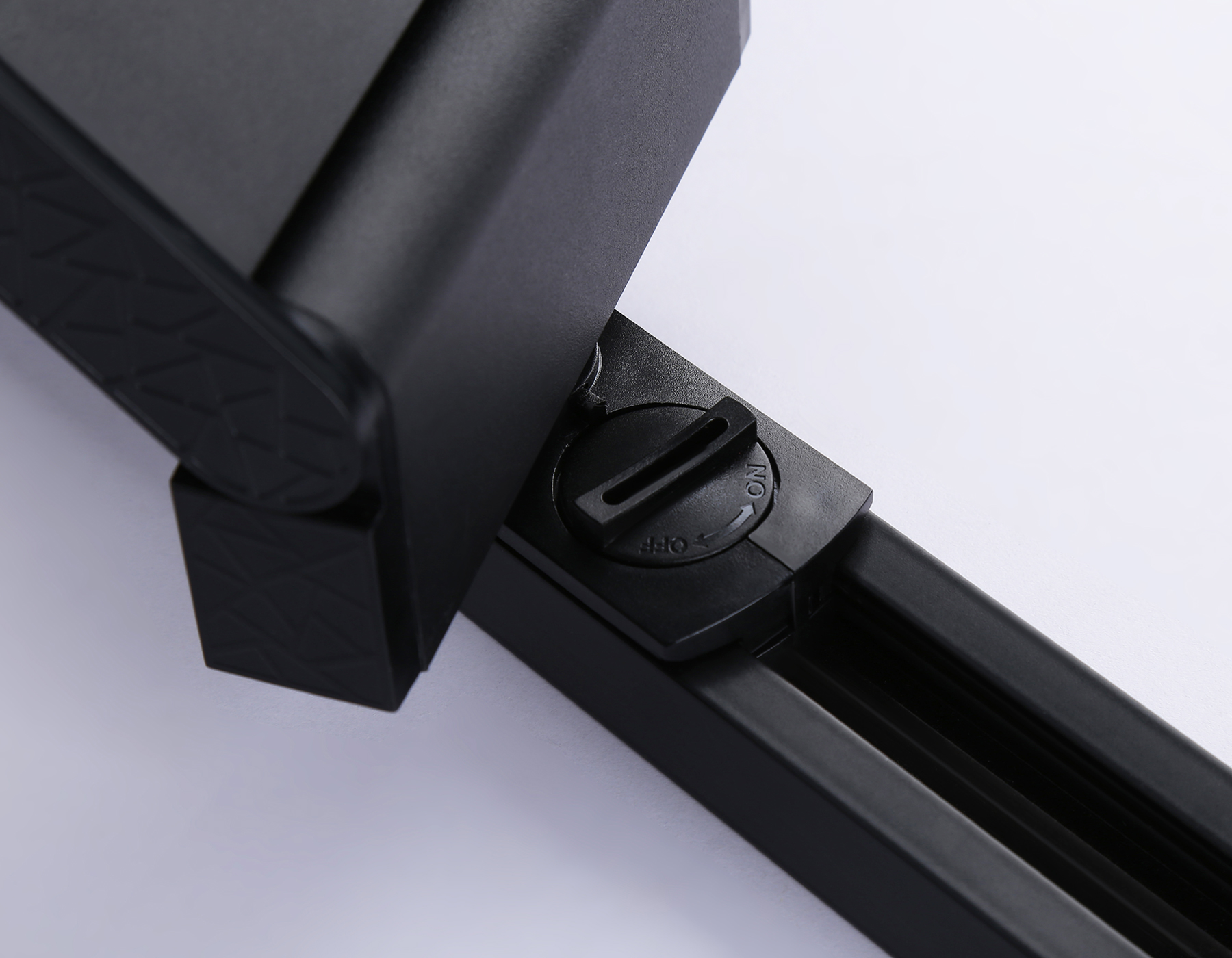 Трековый однофазный светодиодный светильник GL6814 BK черный LED 6W 4200K 24° 115*22*87