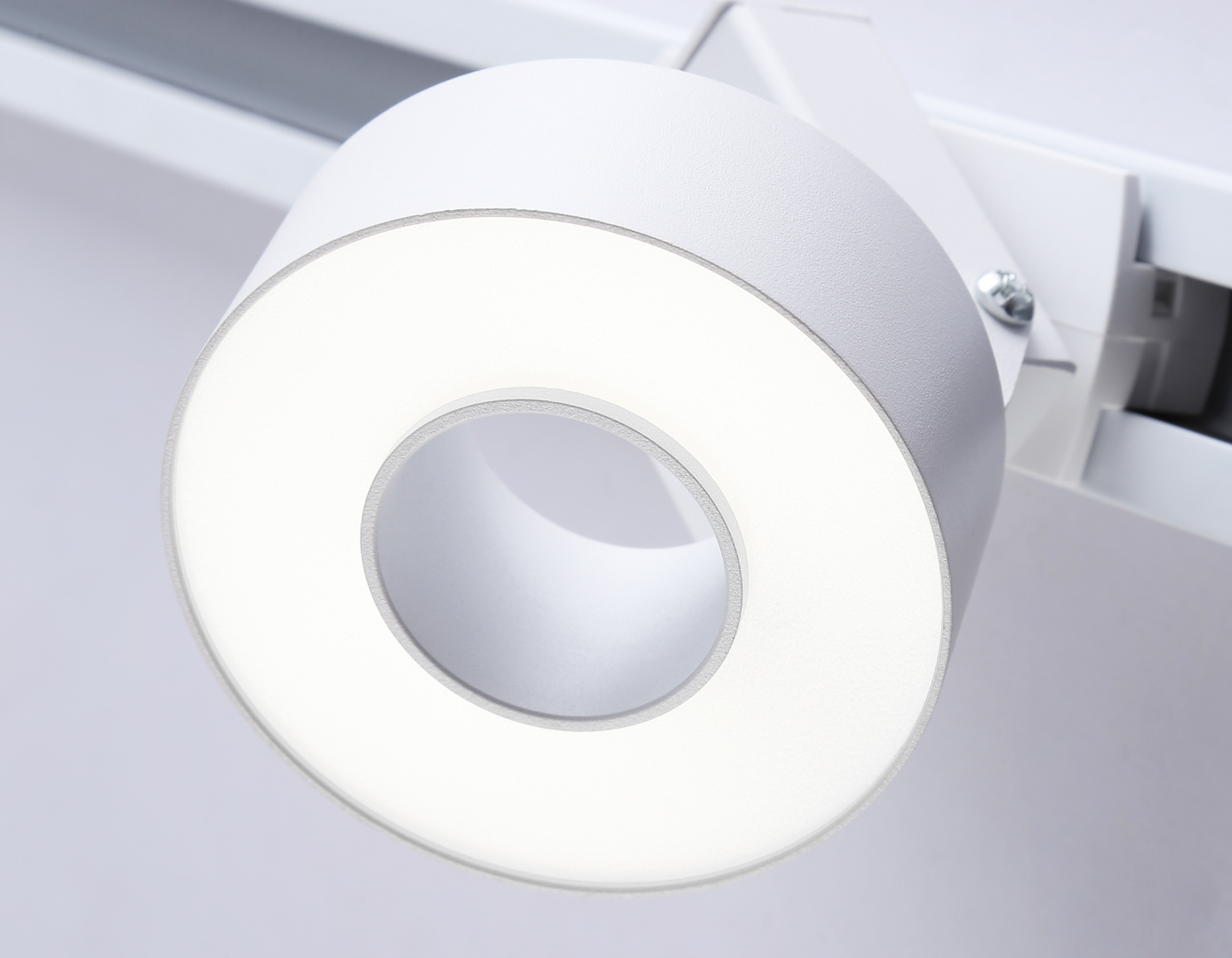 Трековый однофазный светодиодный светильник GL6861 WH белый LED 10W 4200K D75*80