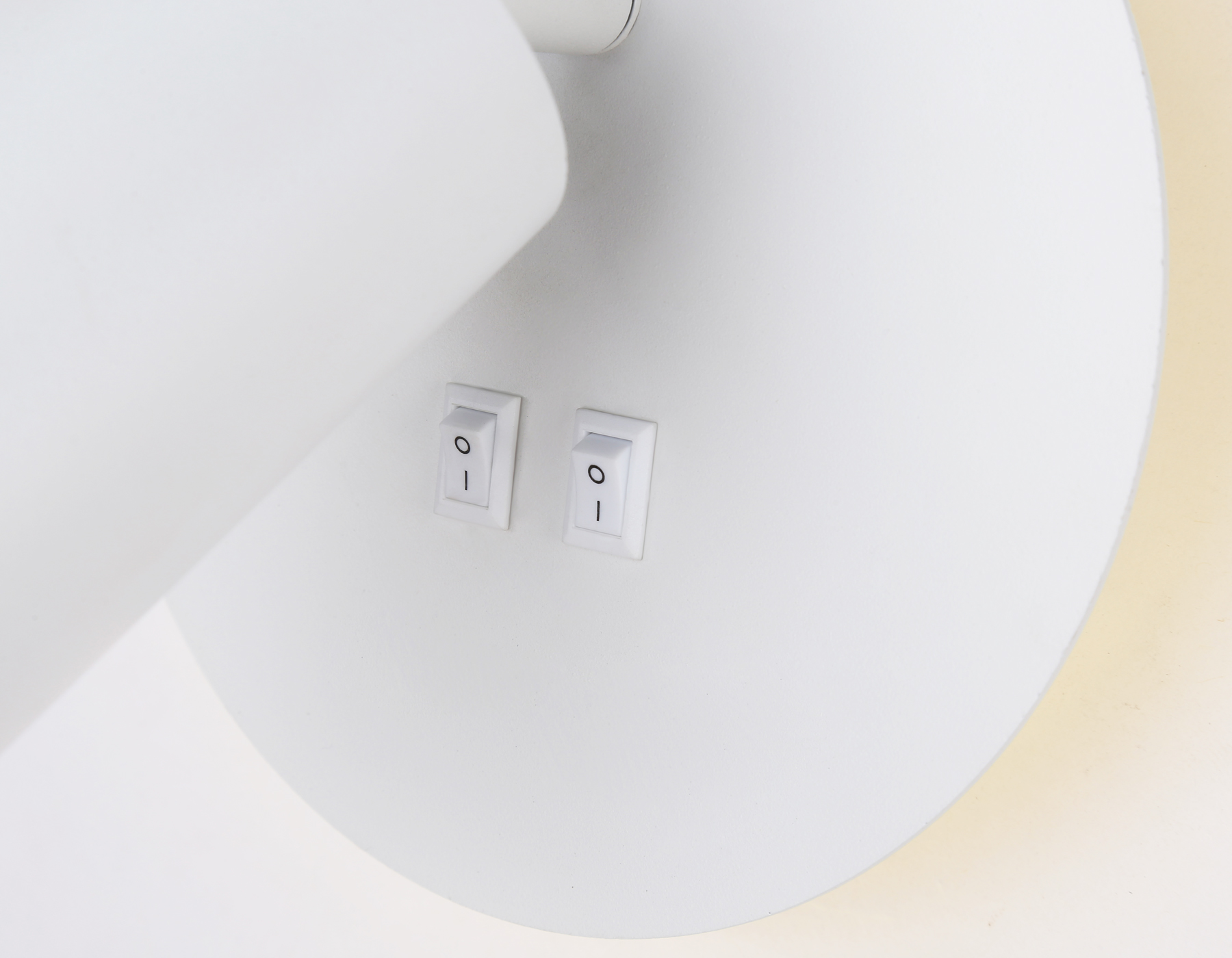 Настенный светильник с выключателем FW2462 WH белый LED 4200K 7W D145*150