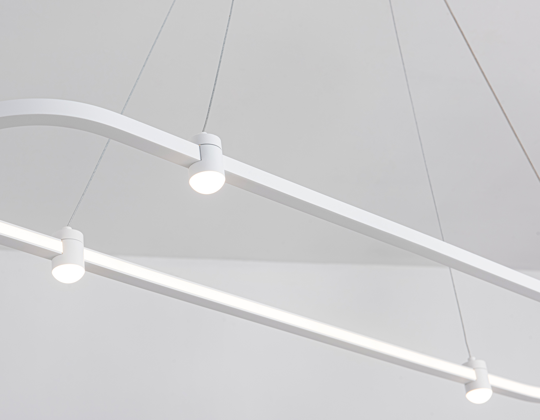 Подвесной светодиодный светильник FL5588/1+4 WH белый 30W 3000K/4200K/6400K 1000*200*1300 (без ПДУ)