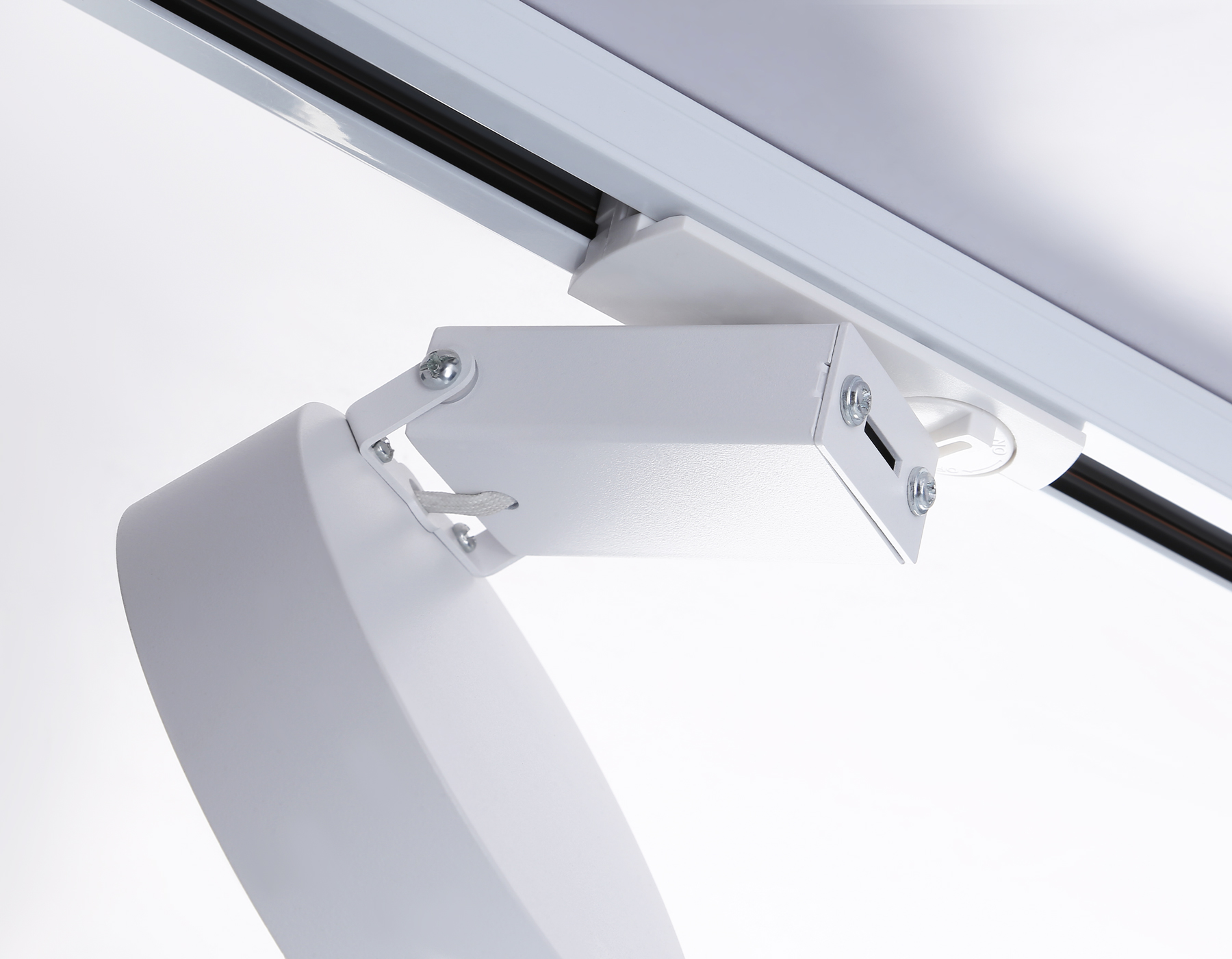 Трековый однофазный светодиодный светильник GL6837 WH белый LED 15W 4200K D115*80