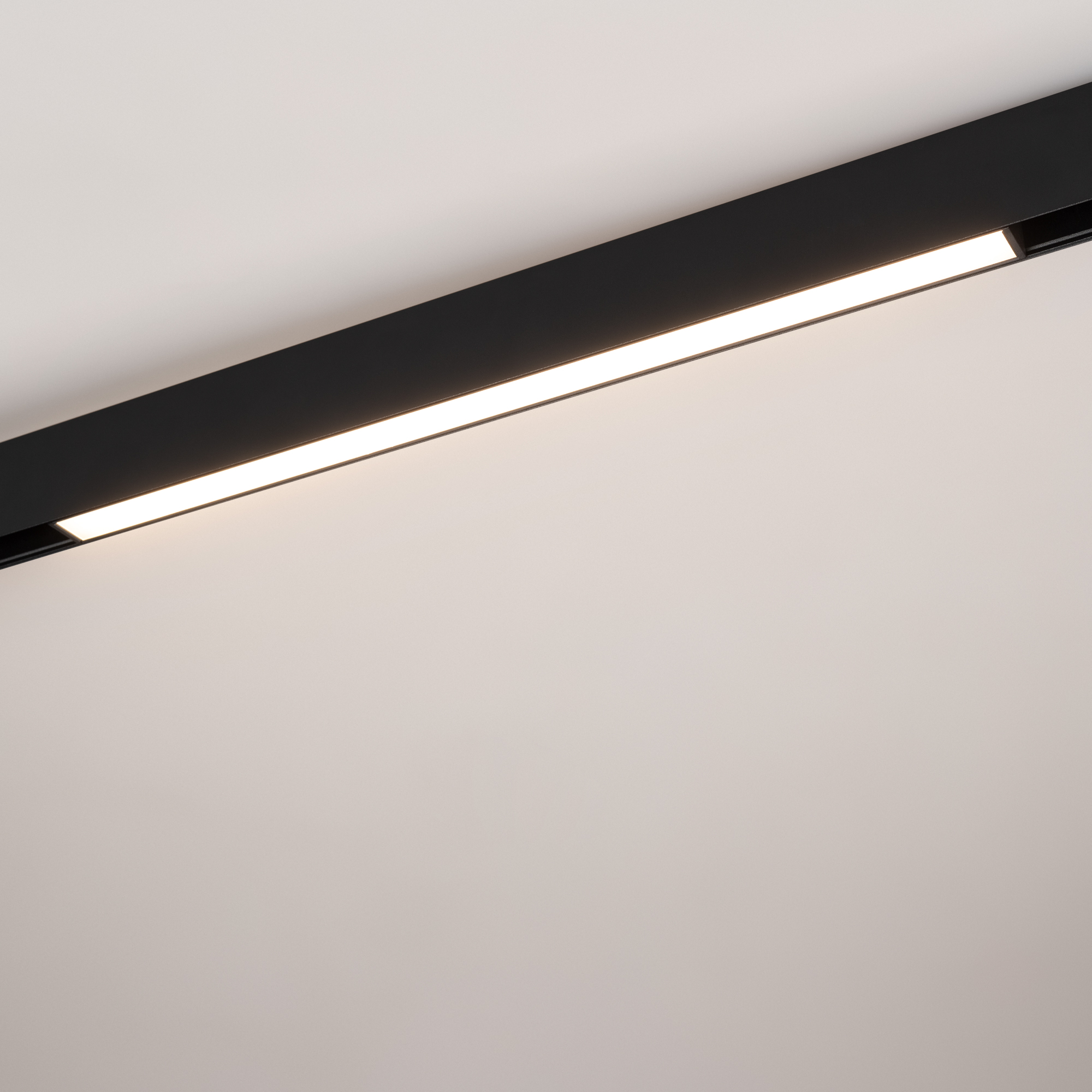 Светильник MAG-ORIENT-FLAT-L465-16W Day4000 (BK, 80 deg, 48V) (Arlight, IP20 Металл, 5 лет) 033611