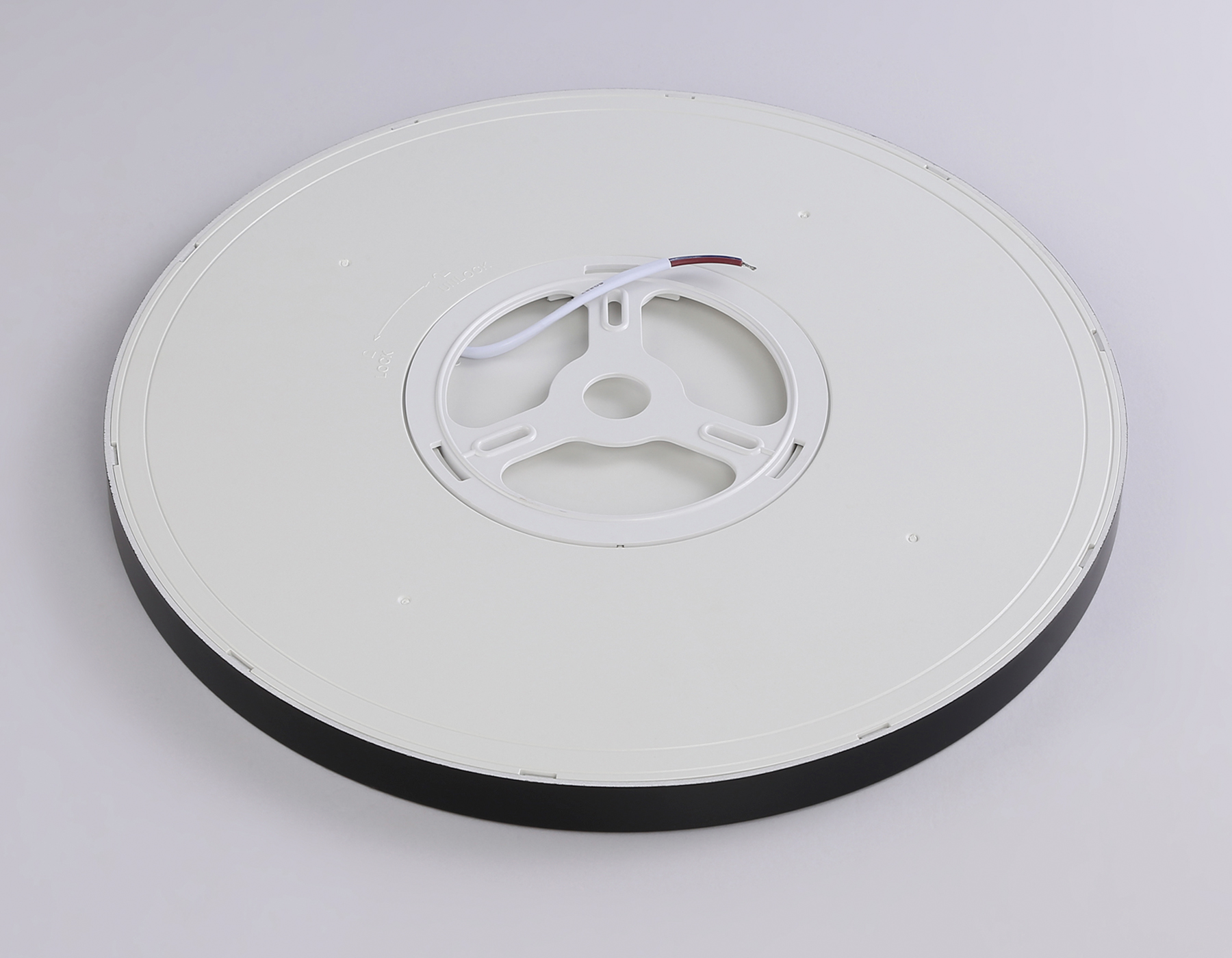 Светильник светодиодный ультратонкий с высокой степенью защиты IP54 FZ1957 BK черный IP54 26W 5000K D370*15 (Без ПДУ)