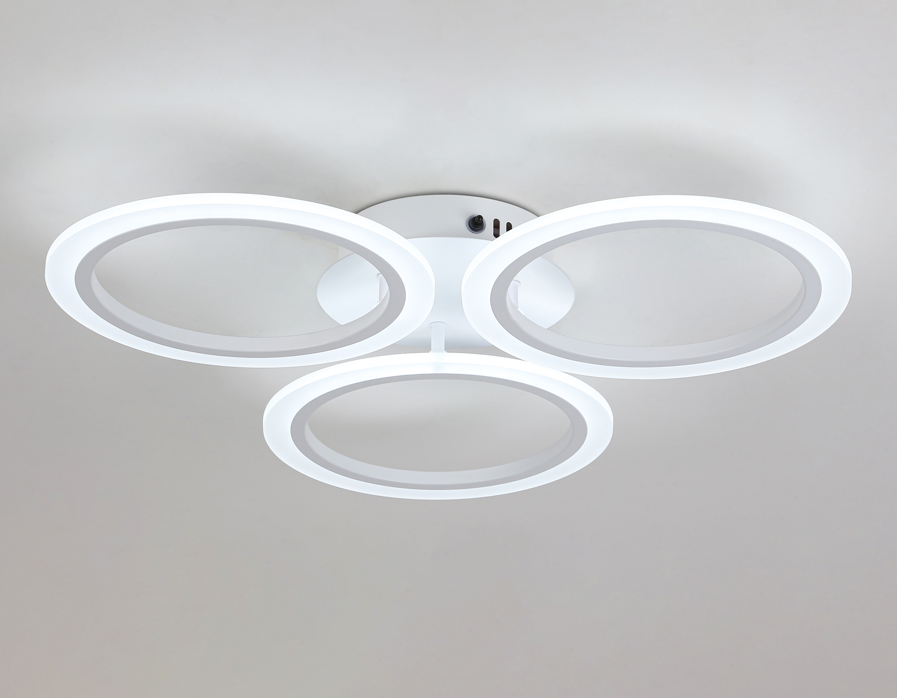 Потолочный светодиодный светильник с пультом FA4052/3 WH белый 4200K/3000/6400K 51W D580*80 (ПДУ ИК)