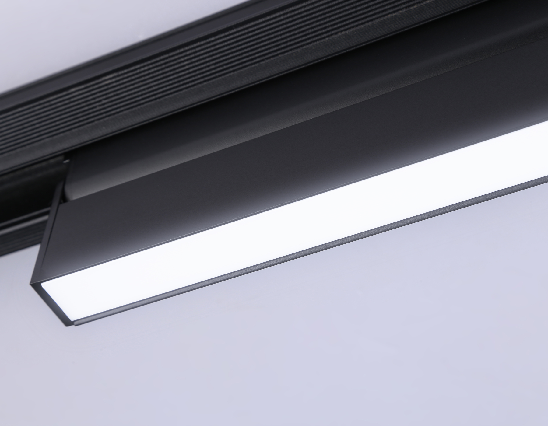 Светильник светодиодный трековый для шинопровода Magnetic GL4062 BK черный IP20 12W 4200K 48V 223*22*105