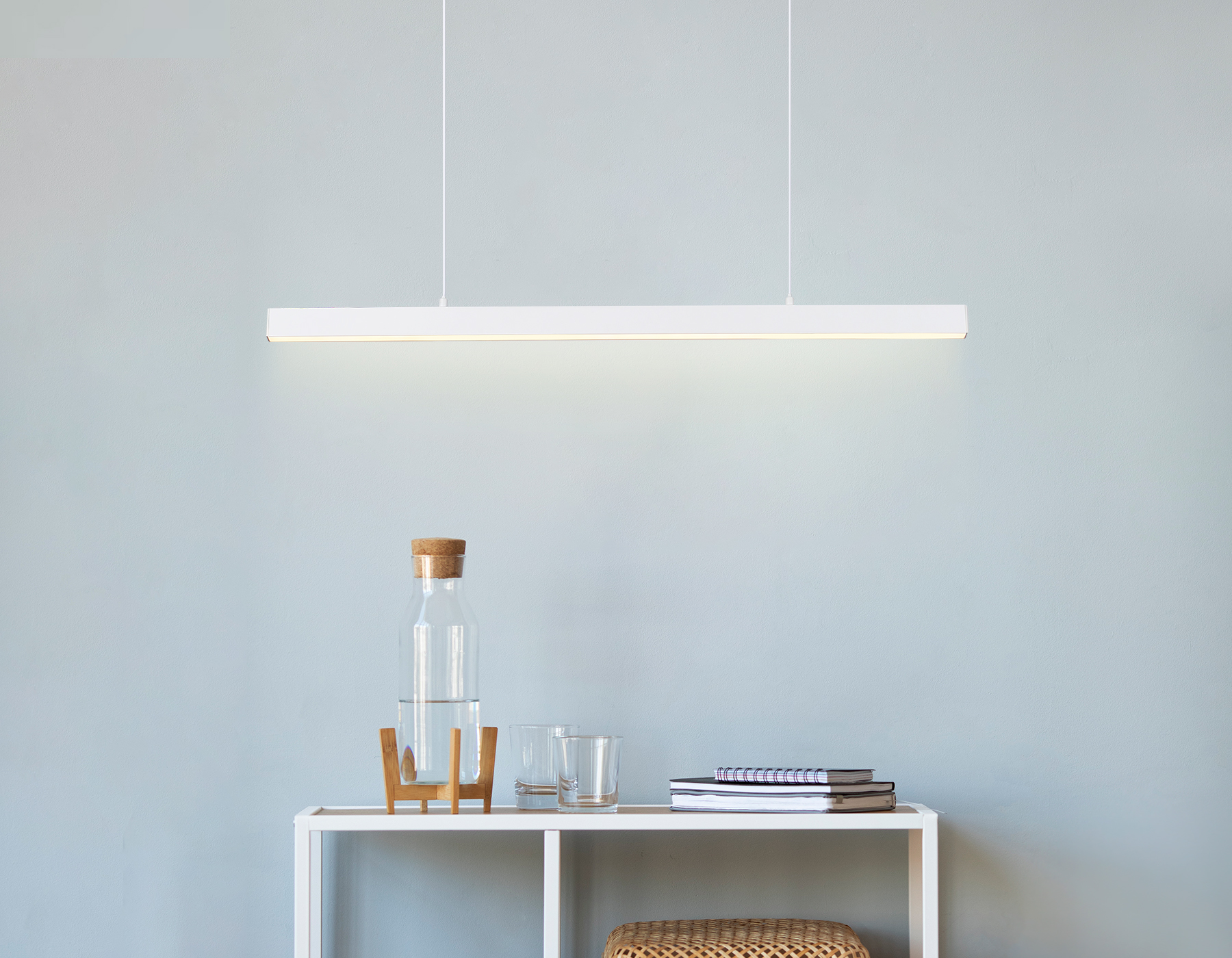 Трековый однофазный подвесной светодиодный светильник GL6782 WH белый LED 24W 3000K 600*22*1025