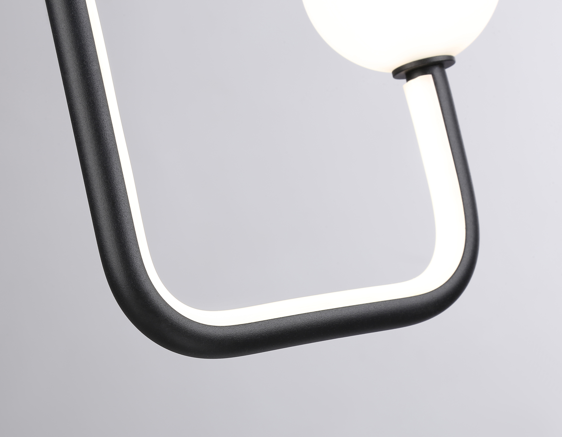 Подвесной светодиодный светильник FL66363 BK черный 19W 4200K 190*80*1000