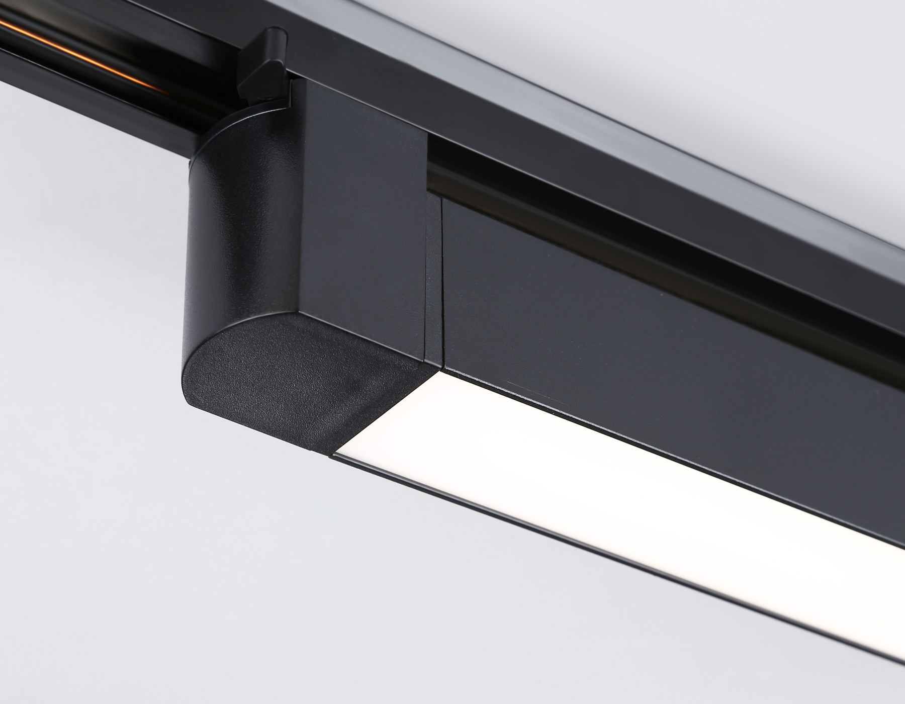 Трековый однофазный светодиодный светильник GL6733 BK черный IP20 20W 4200K 323*35*57