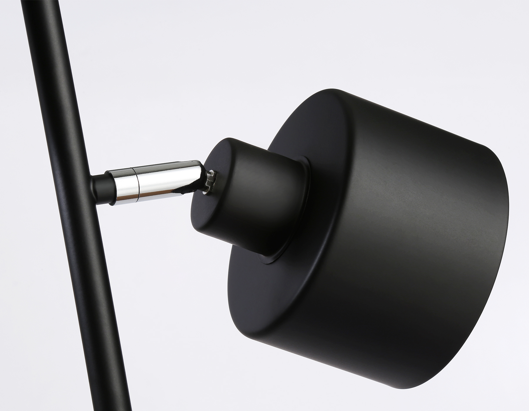 Напольный светильник со сменной лампой в стиле лофт TR8155/3 BK черный E27*3 max 40W D370*1530