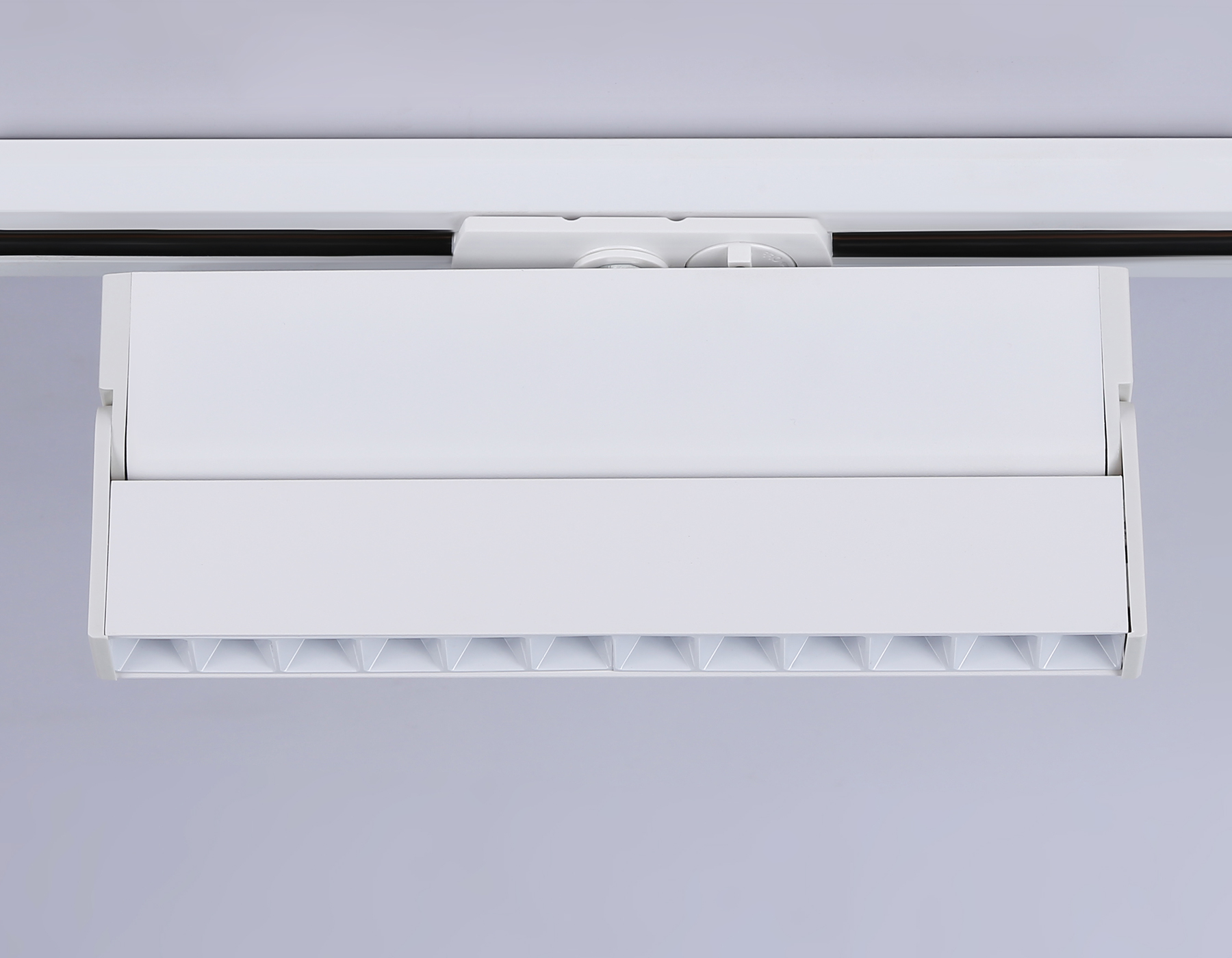 Трековый однофазный светодиодный светильник GL6815 WH белый LED 12W 3000K 24° 230*22*87