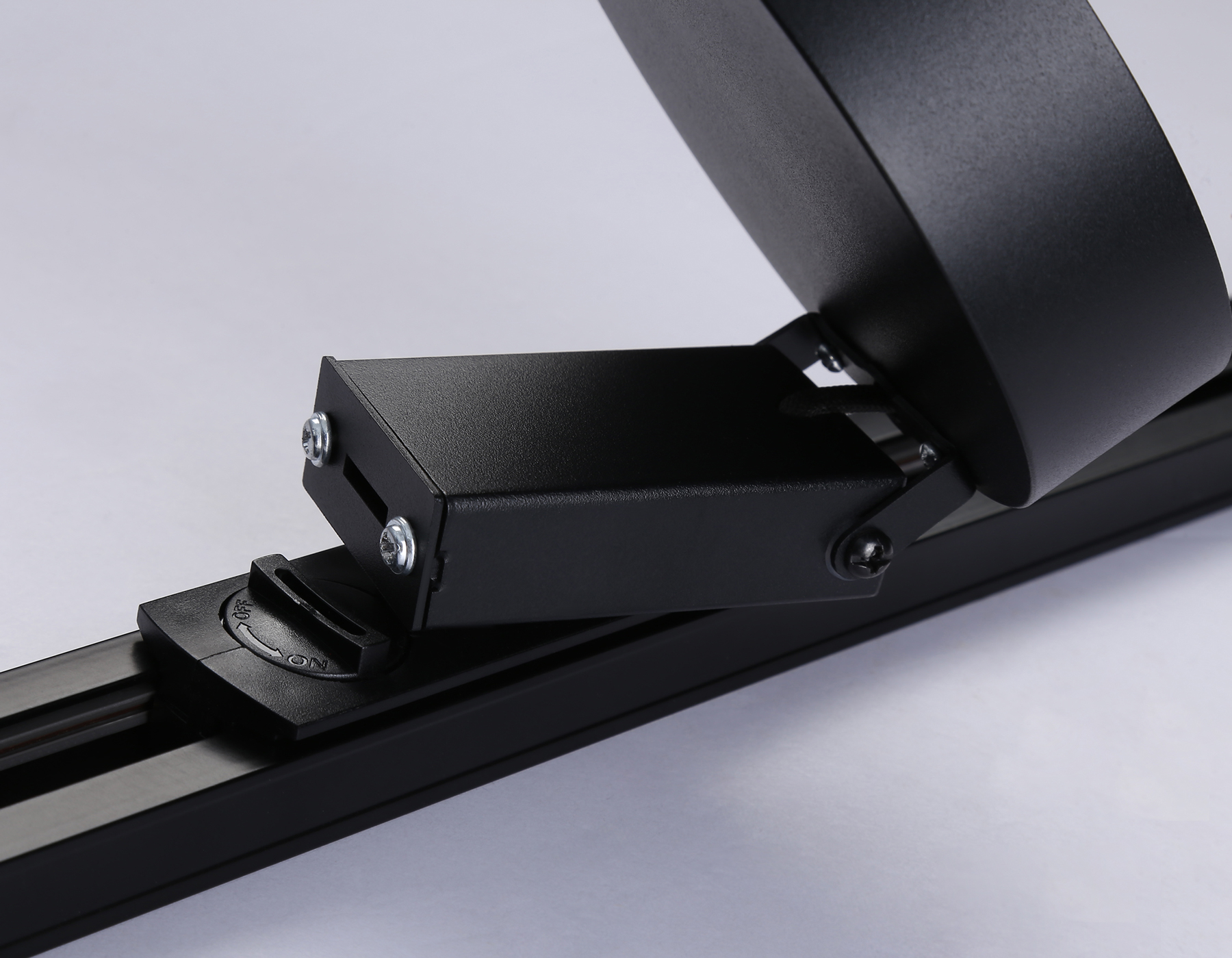 Трековый однофазный светодиодный светильник GL6839 BK черный LED 15W 3000K D115*80