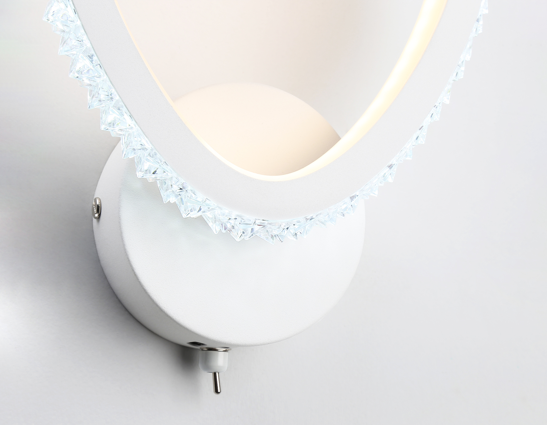 Настенный светодиодный светильник с выключателем на корпусе FA9557 WH белый 20W 6400K/3000K 220*250*70