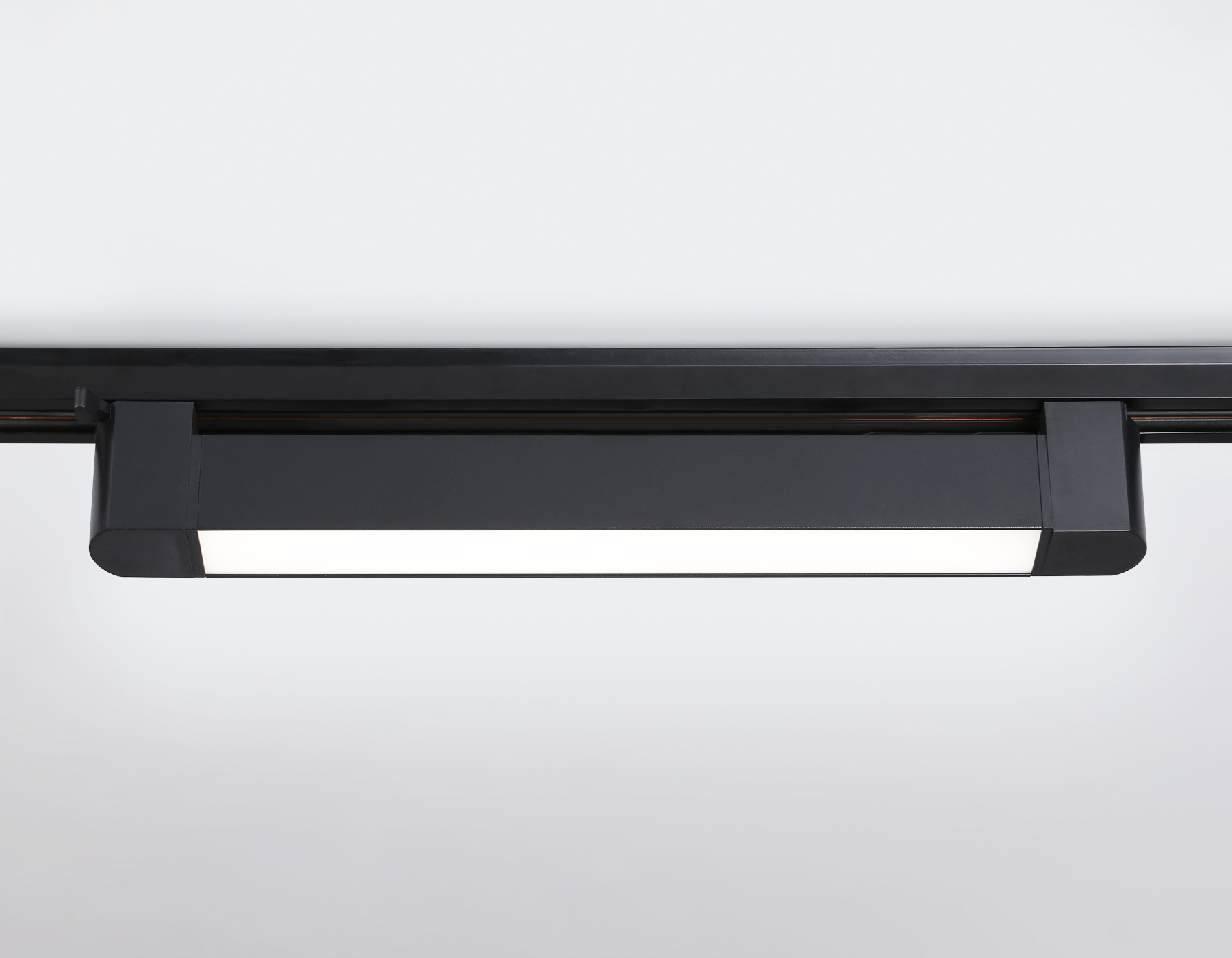 Трековый однофазный светодиодный светильник GL6733 BK черный IP20 20W 4200K 323*35*57