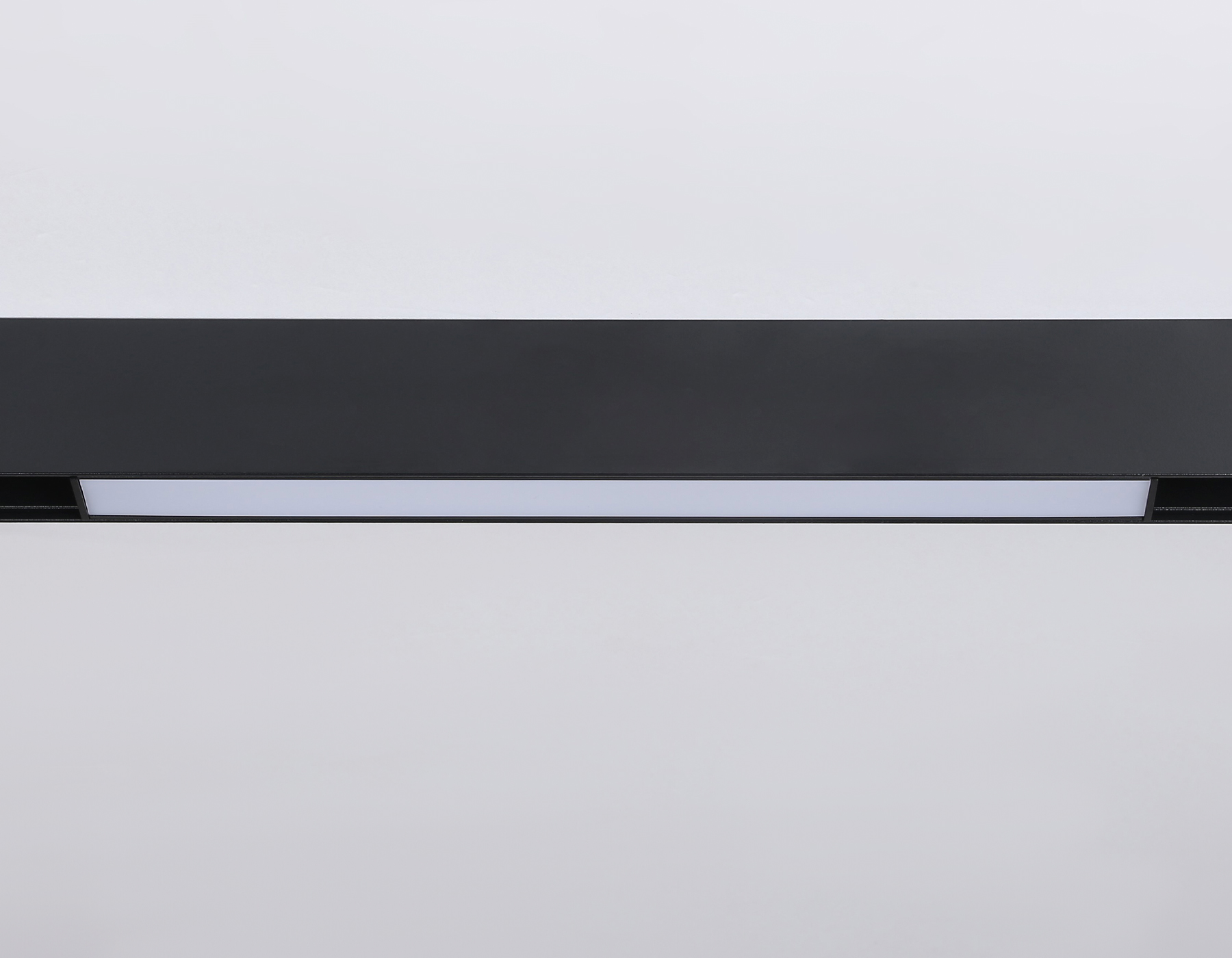 Светильник светодиодный трековый для шинопровода Magnetic GL4004 BK черный IP20 12W 4200K 48V 300*22*45