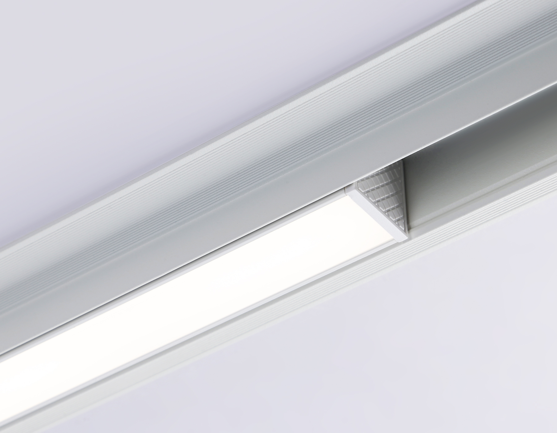 Светильник светодиодный трековый для шинопровода Magnetic GL4012 WH белый IP20 36W 4200K 48V 900*22*45