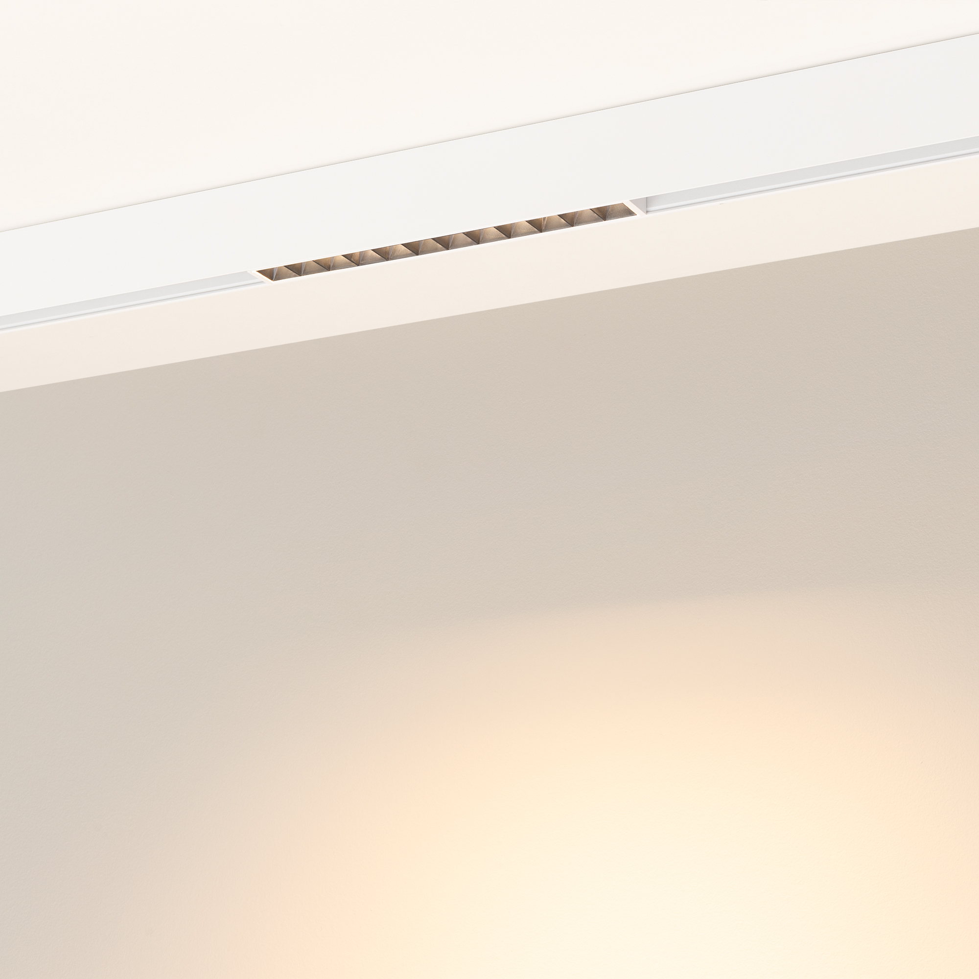 Светильник MAG-ORIENT-LASER-L235-8W Warm3000 (WH, 24 deg, 48V) (Arlight, IP20 Металл, 5 лет) 035846