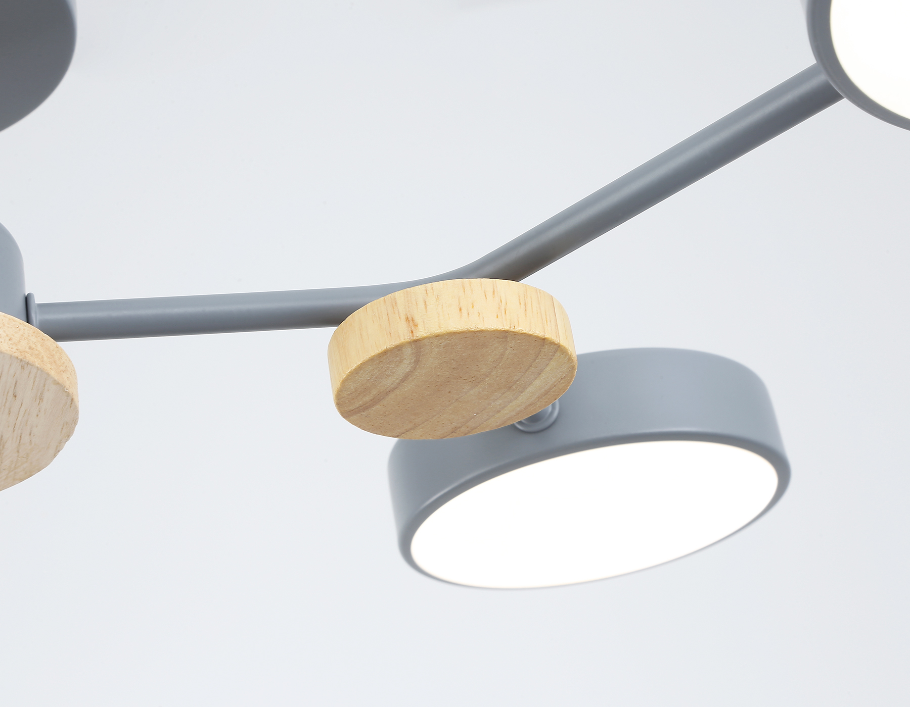 Люстра светодиодная на штанге FL4859/4 GR/WD серый/дерево 60W 3000-6000K 700*400*120 (без ПДУ)