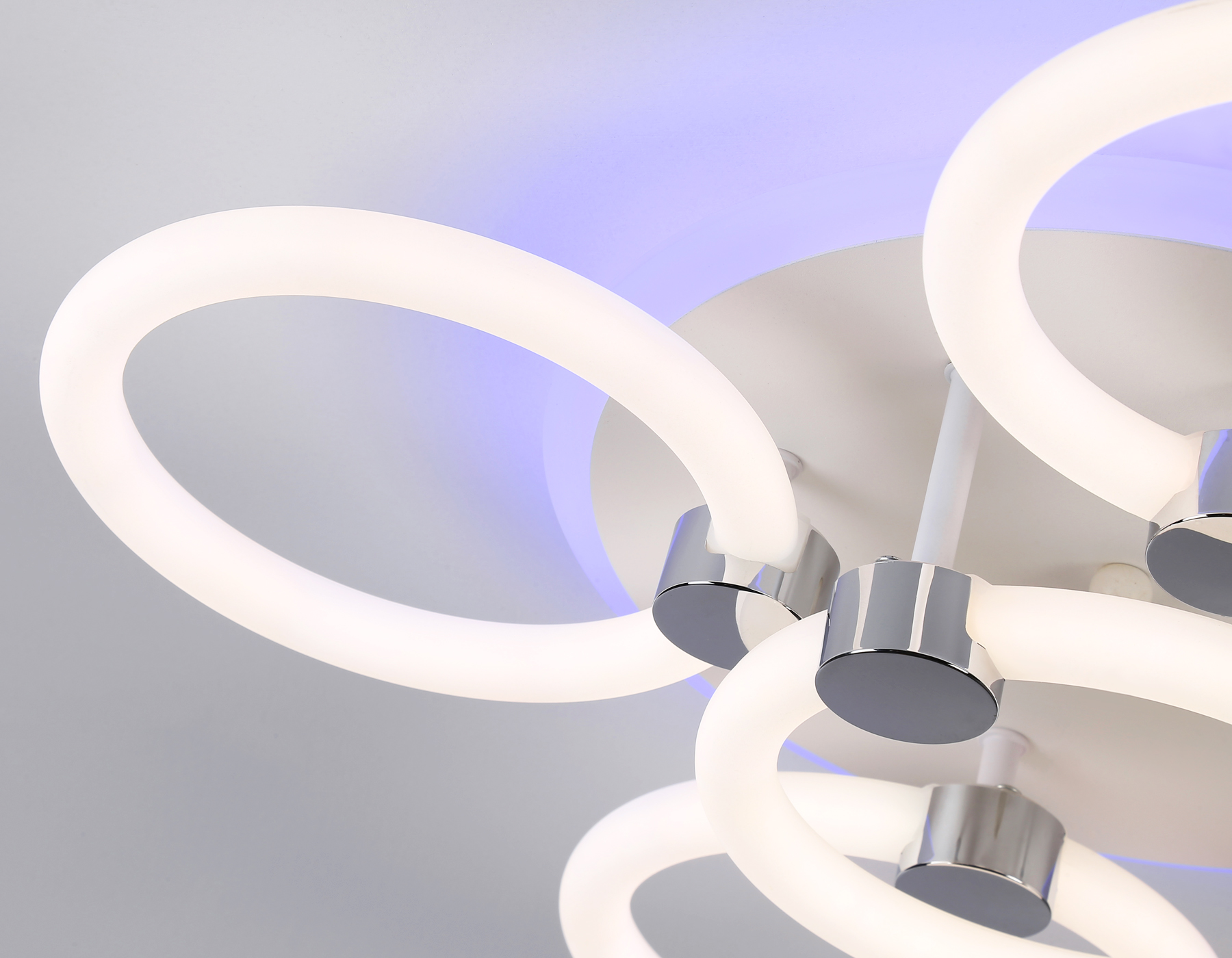 Светодиодный потолочный светильник с подсветкой FA3841/4+1 WH белый 70W 3000K-6400K+RGB D538*115 (ПДУ РАДИО 2.4G)