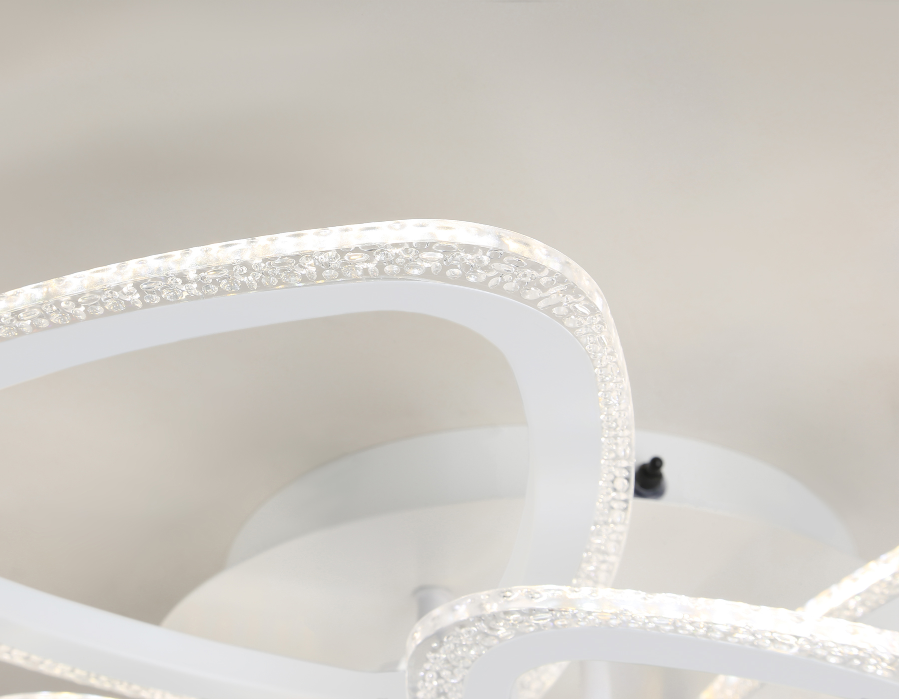 Потолочный светодиодный светильник с пультом FA4515/4+4 WH белый 106W 4200K/3000K/6400K D640*125 (ПДУ ИК)