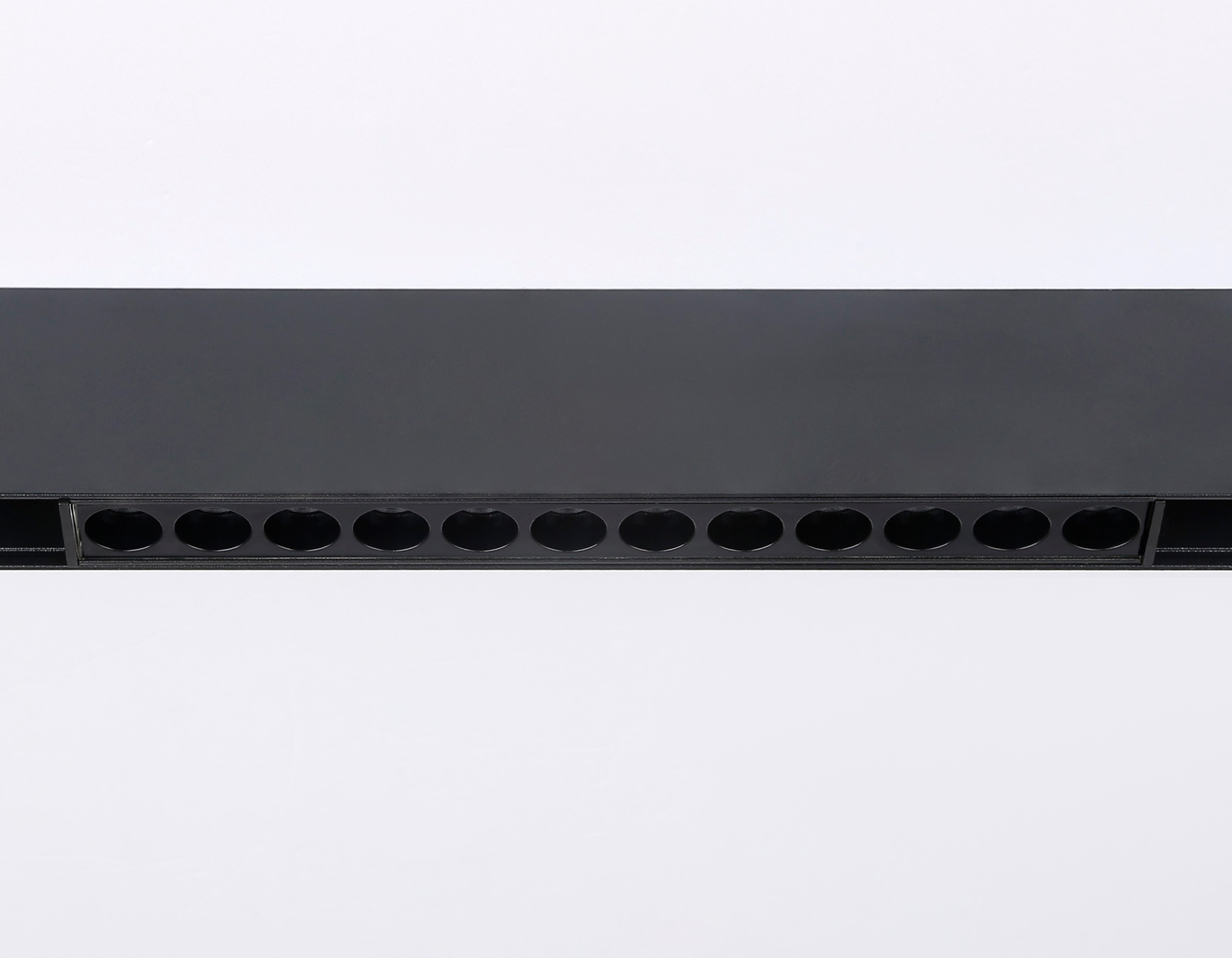 Светильник светодиодный трековый для шинопровода Magnetic GL4024 BK черный IP20 12W 4200K 48V 24° 220*22*45