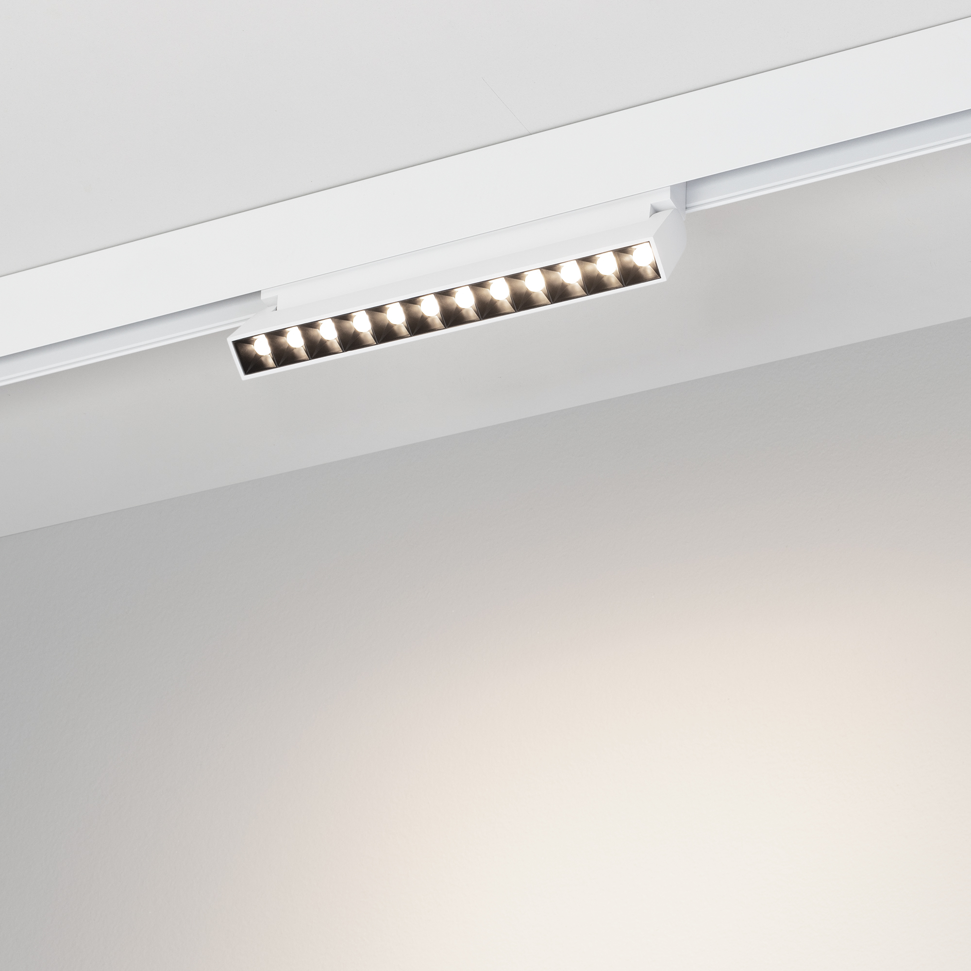 Светильник MAG-ORIENT-LASER-FOLD-S230-12W Day4000 (WH, 30 deg, 48V, DALI) (Arlight, IP20 Металл, 5 лет) 035865