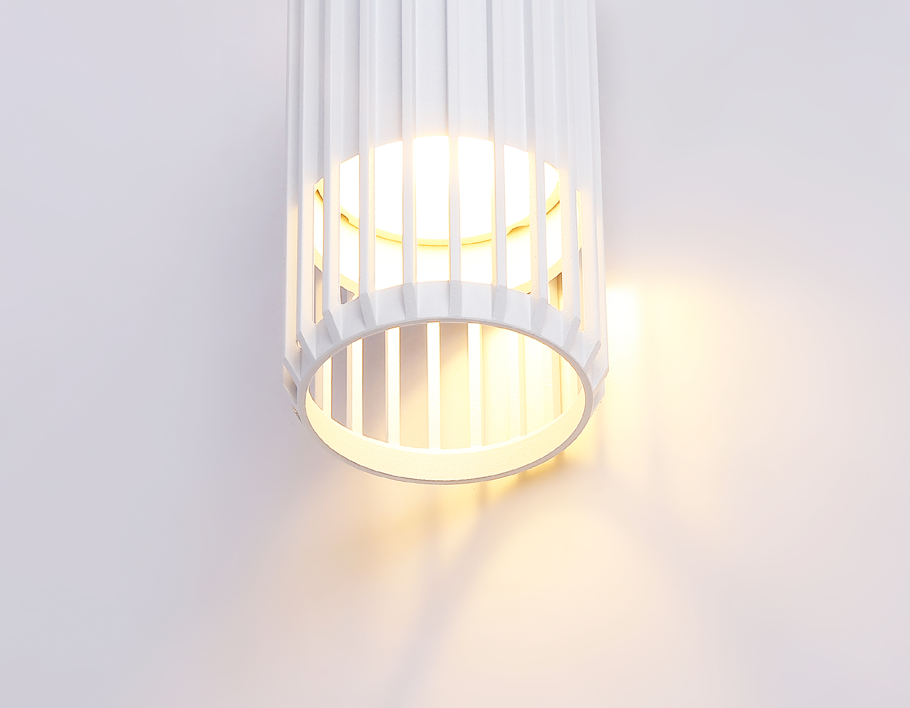 Трековый однофазный светильник со сменной лампой GL5157 WH белый GU10 D60*120