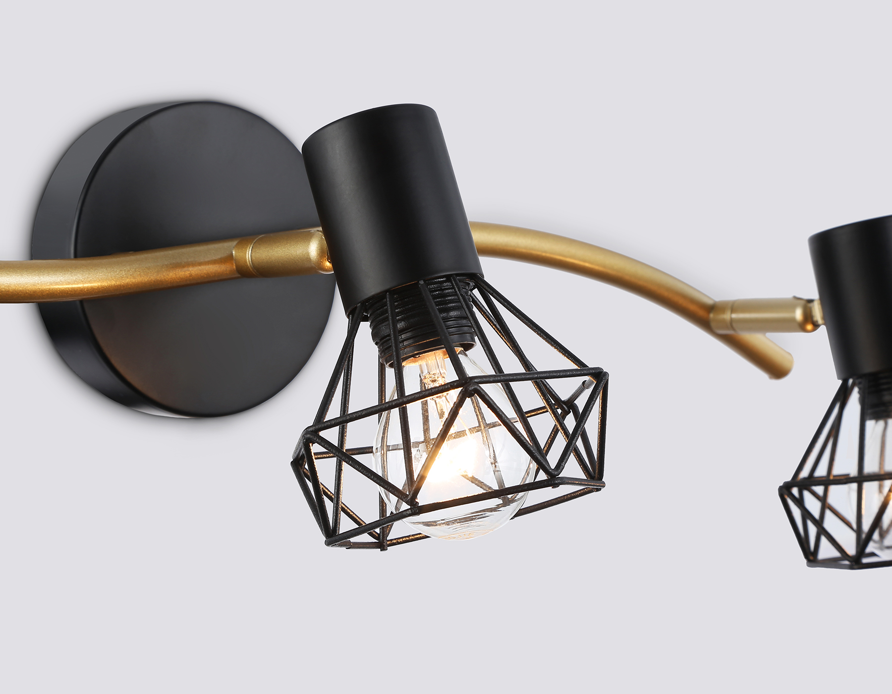 Настенно-потолочный спот в стиле лофт TR8657/3 BK/GD черный/золото E14/3 max 60W 550*100*185