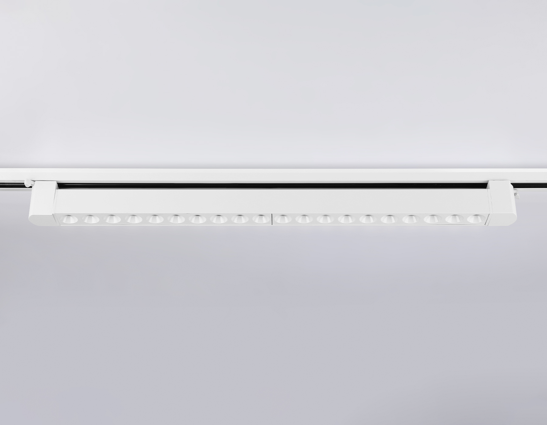 Трековый однофазный светодиодный светильник GL6718 WH белый IP20 40W 4200K 24° 590*35*57