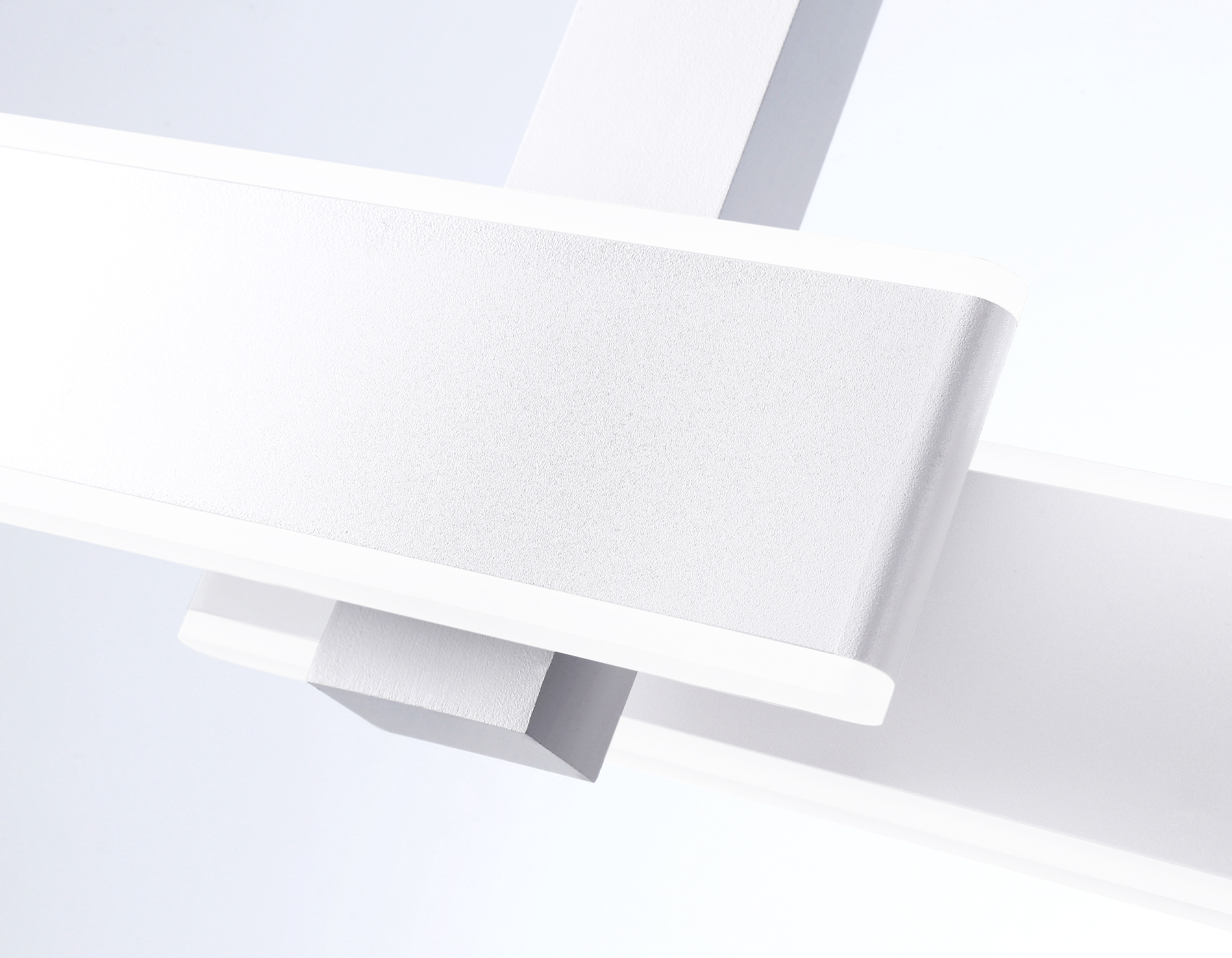 Подвесной светодиодный светильник FA6666 WH белый 42W 3000K-6400K 640*30*900 (Без ПДУ)