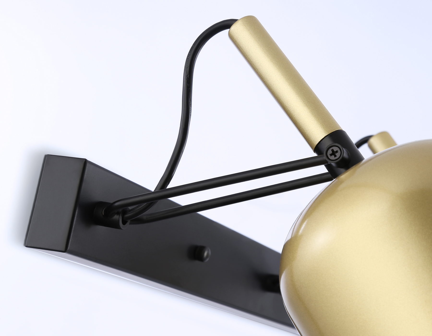 Настенно-потолочный спот TR97109/3 GD/BK золото/черный E27*3 max 40W D130*223*273*550