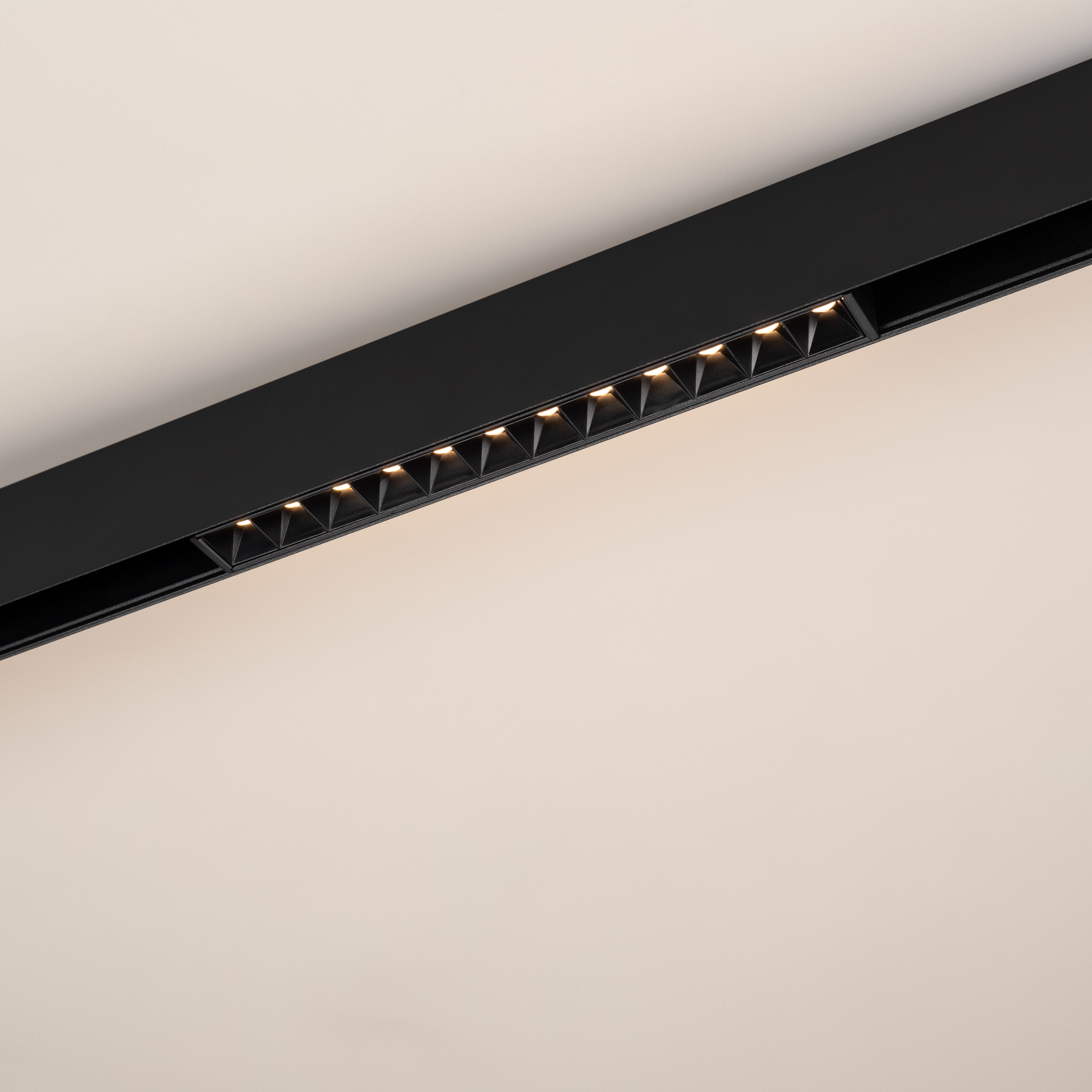 Светильник MAG-ORIENT-LASER-L235-8W Warm3000 (BK, 24 deg, 48V) (Arlight, IP20 Металл, 5 лет) 033615