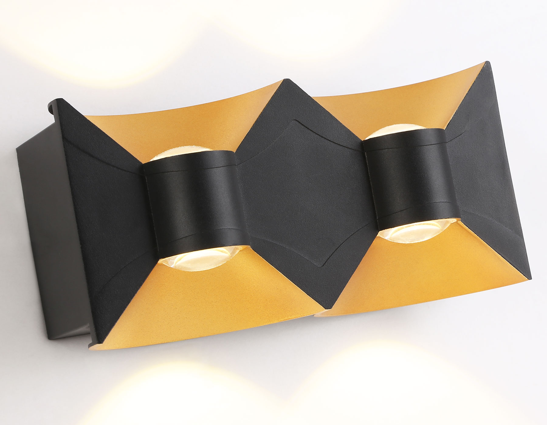 Уличный настенный светодиодный светильник IP54 ST4477/4 BK/GD черный/золото LED 4200K 11W IP54 180*90*55