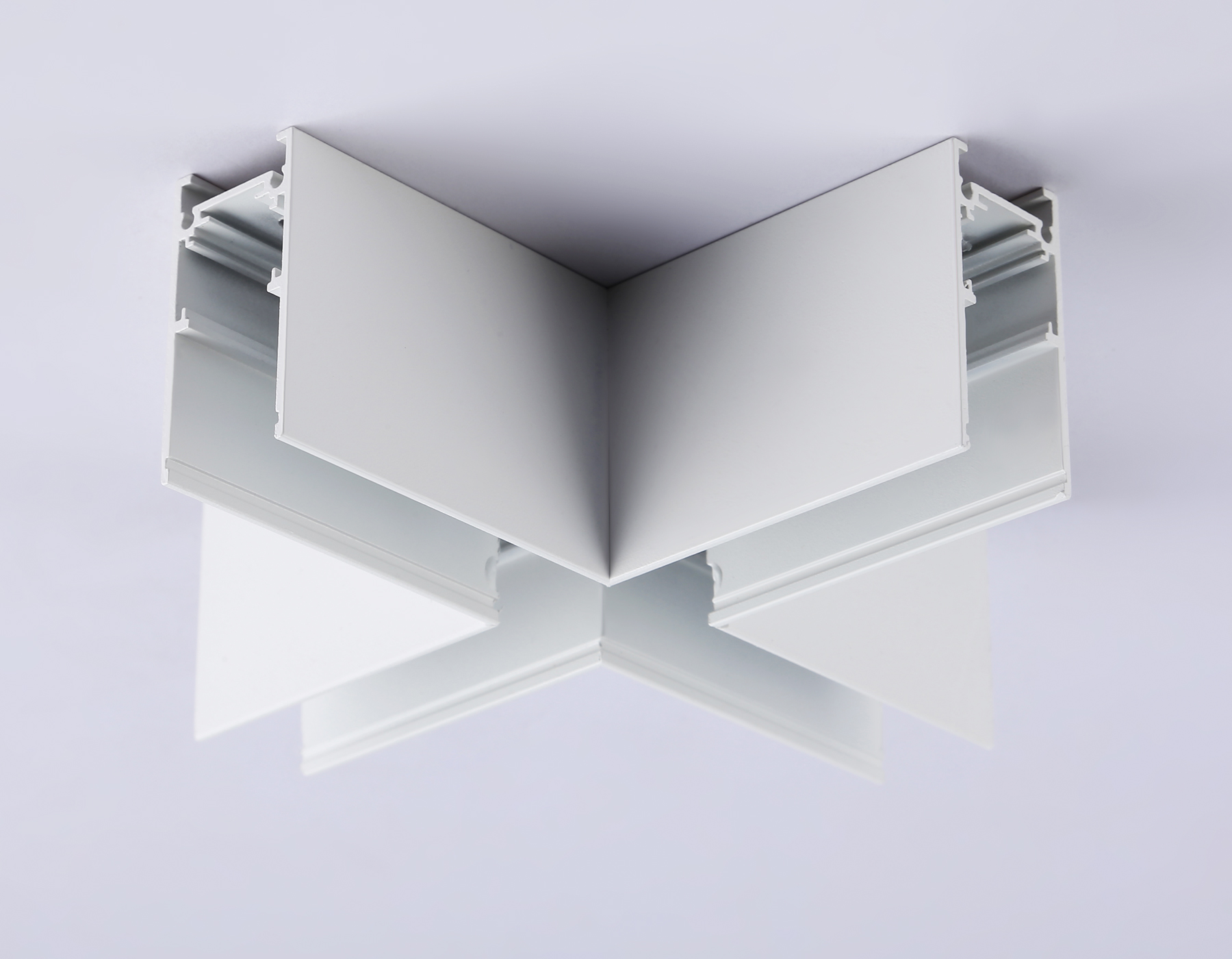 Коннектор X-образный для накладного шинопровода Magnetic GL3375 WH белый коннектор X-образный для накладного шинопровода 170*170*53.7